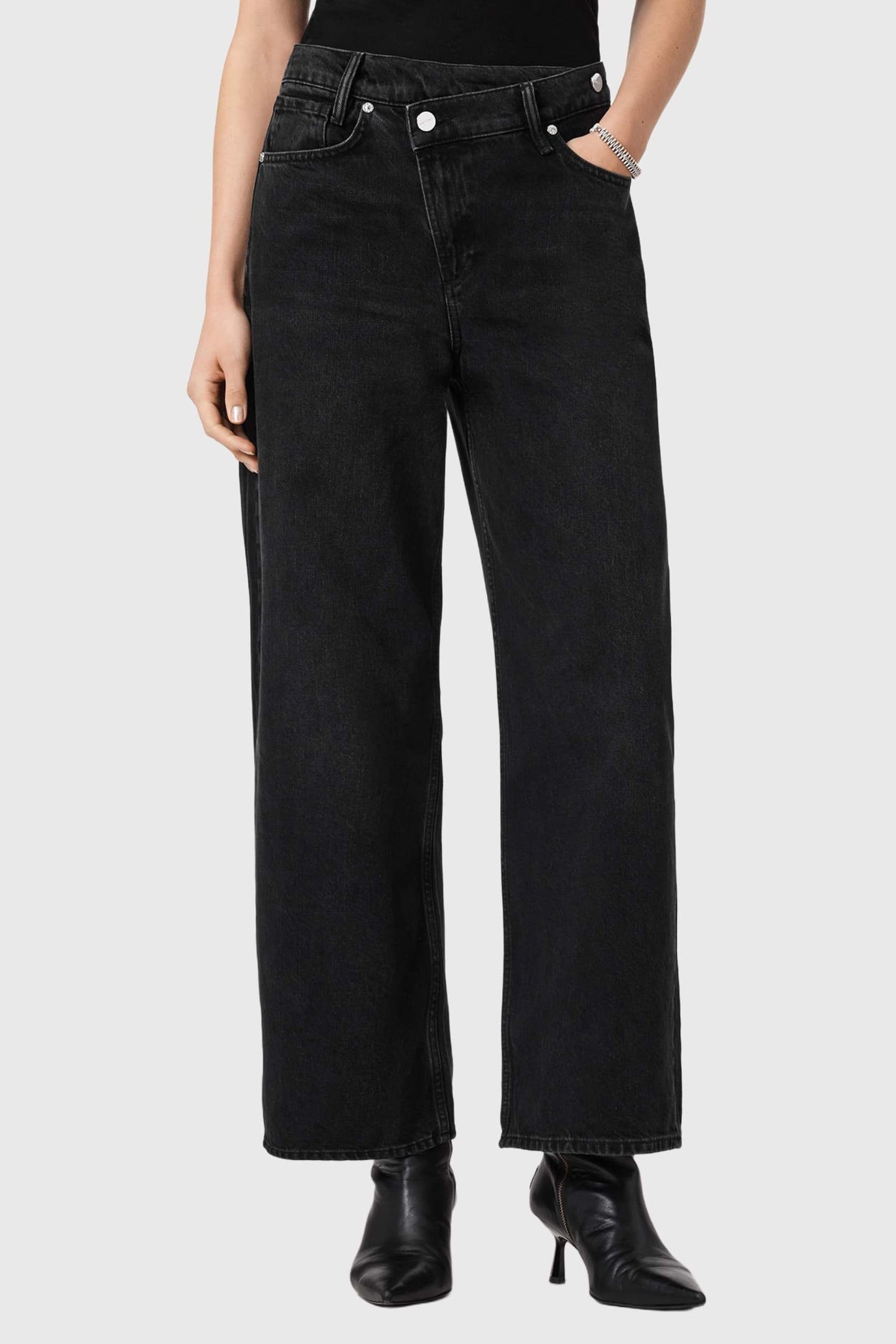 AKI CROSSOVER JEAN WASHED BLACK 3