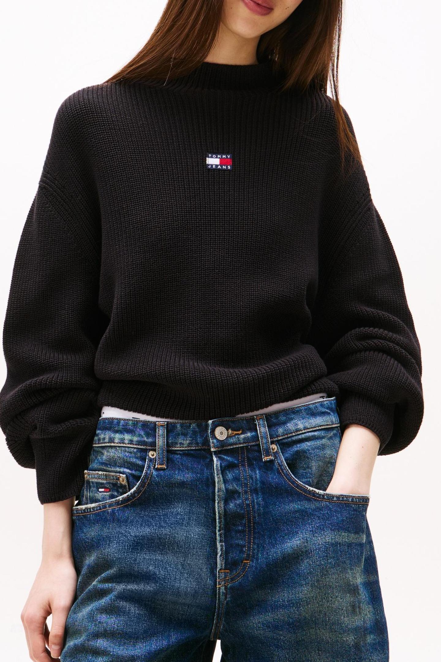 TJW MOCKNECK BADGE SWEATER BLACK 1