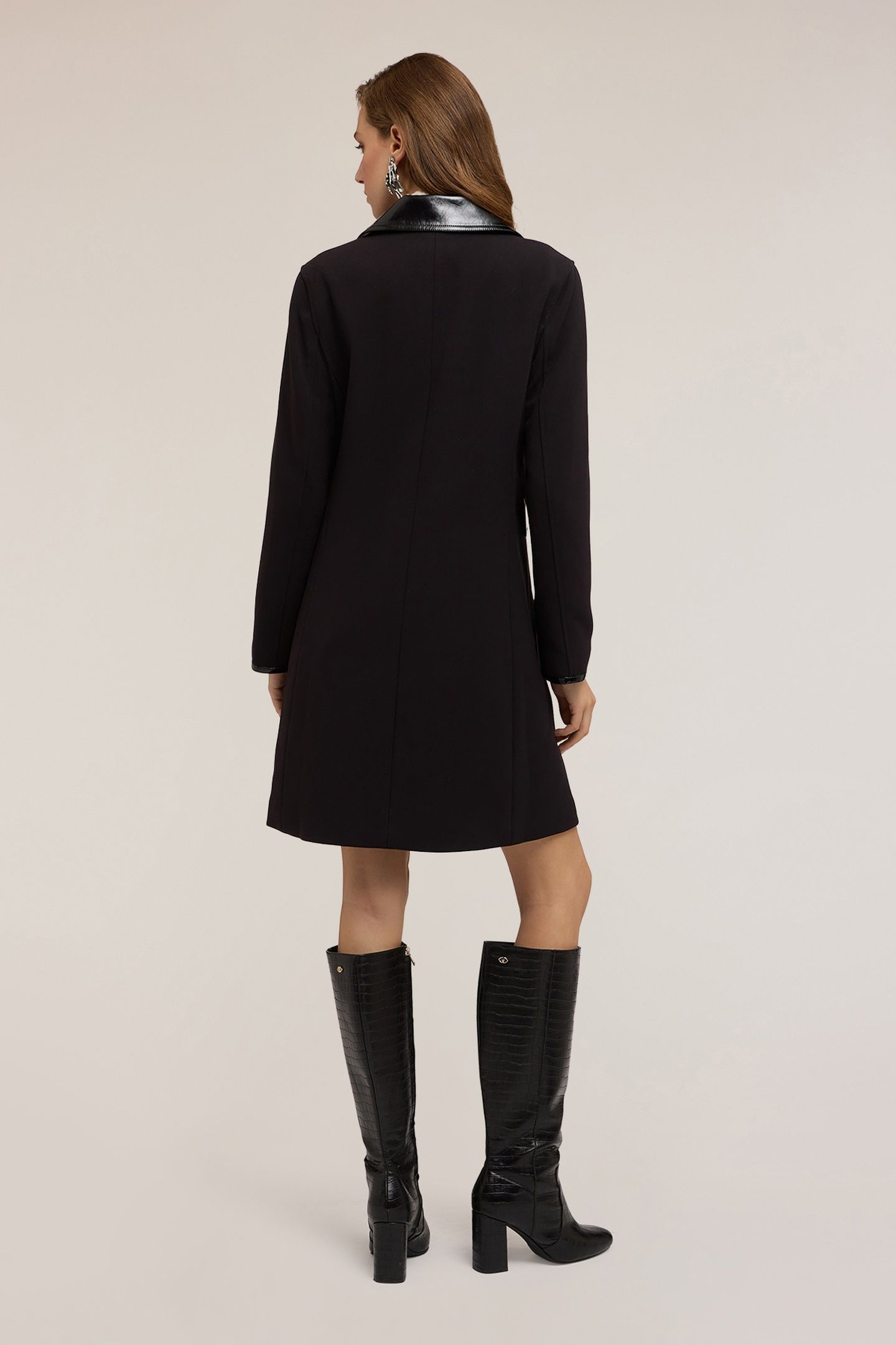 POLYVISCOSE COAT WITH PATENT LEATHER INSERTS BLACK 4