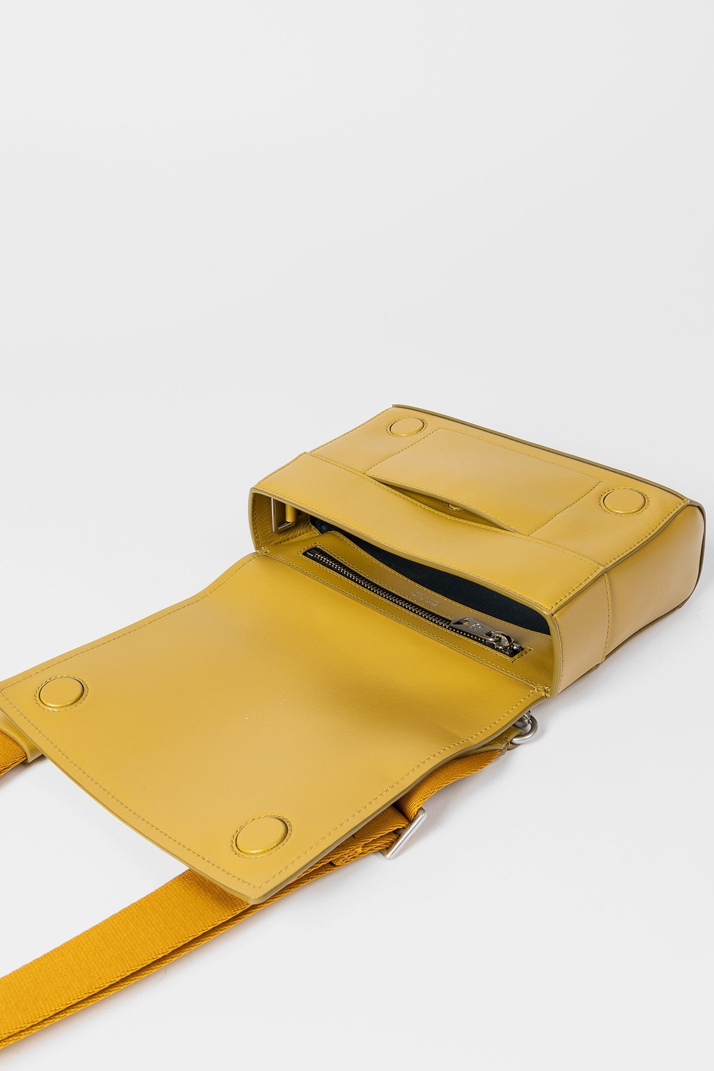 MEN BAG SHOW SML MESSNGR OCHRE YELLOW 8