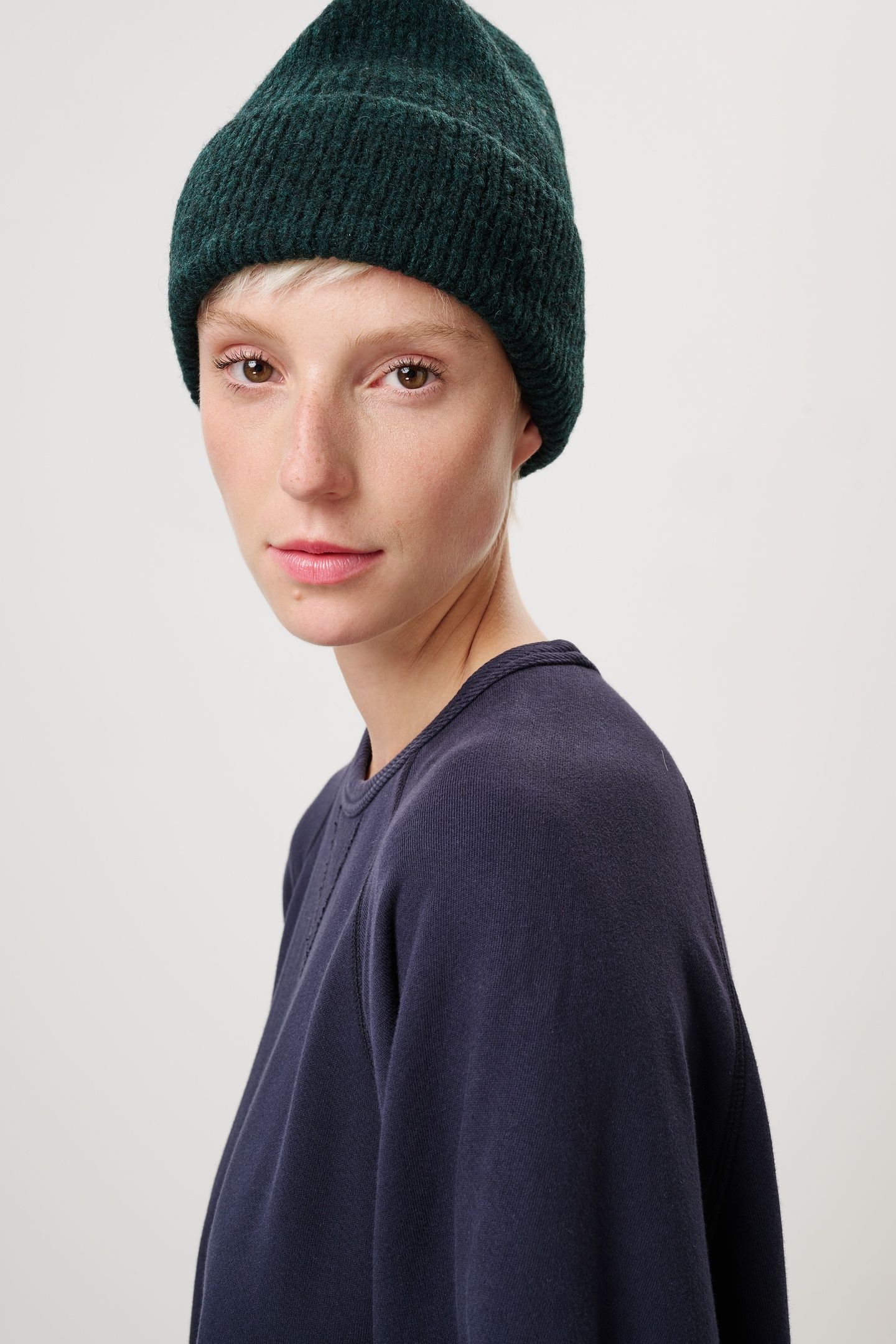 BOB BEANIE DARK GREEN 3