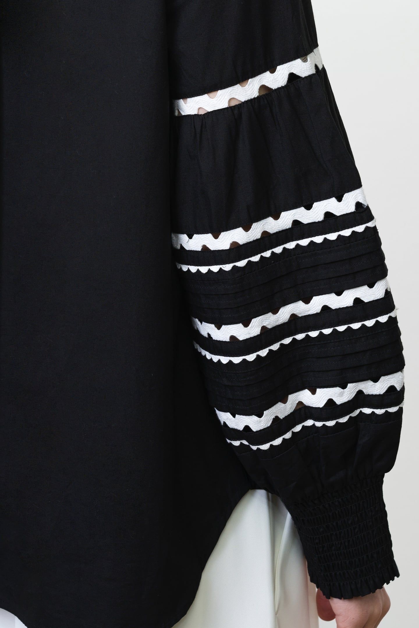 CAMBRIA COTTON RIC RAC SHIRT BLACK/LINEN WHITE 5