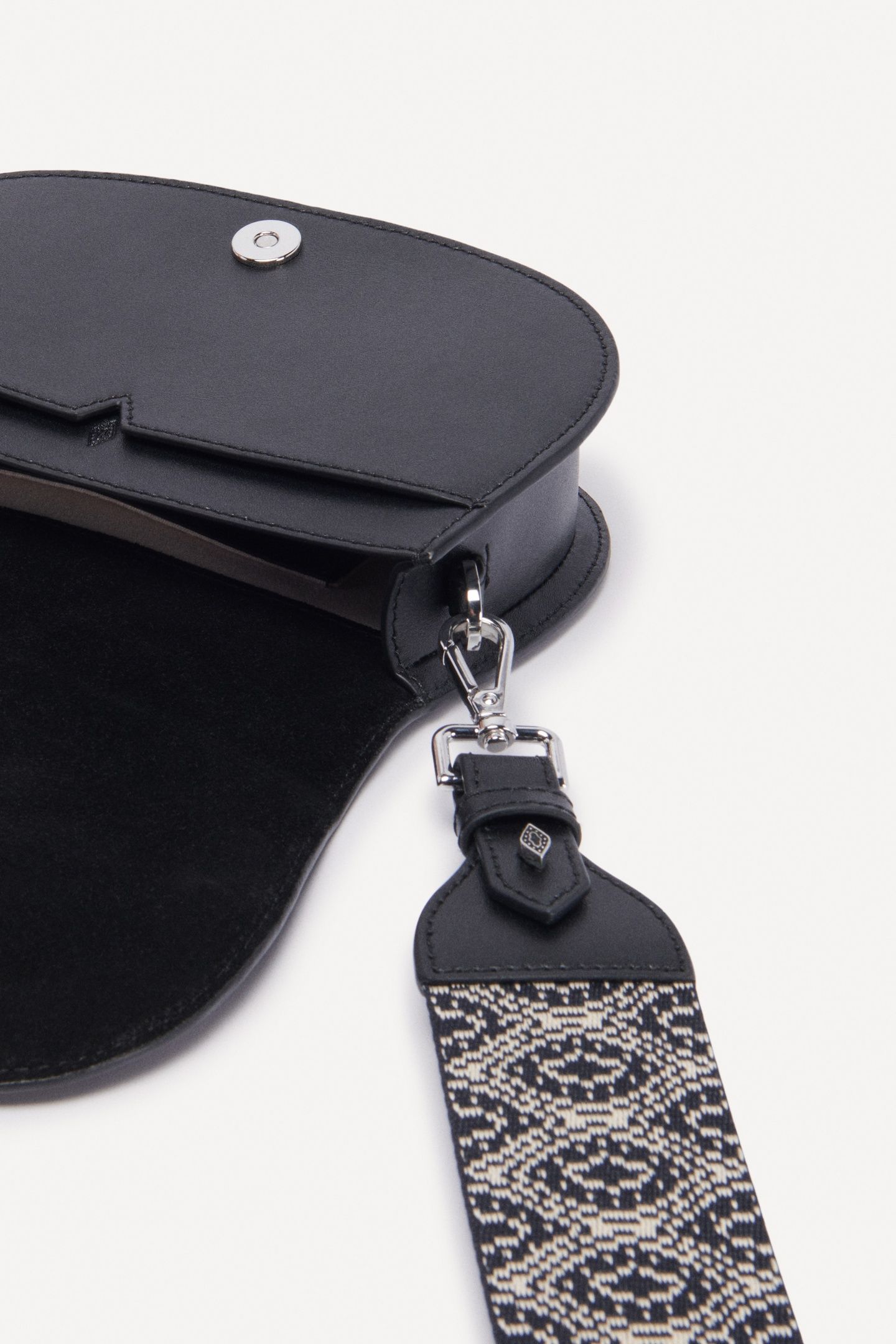 HAND BAG BLACK 4