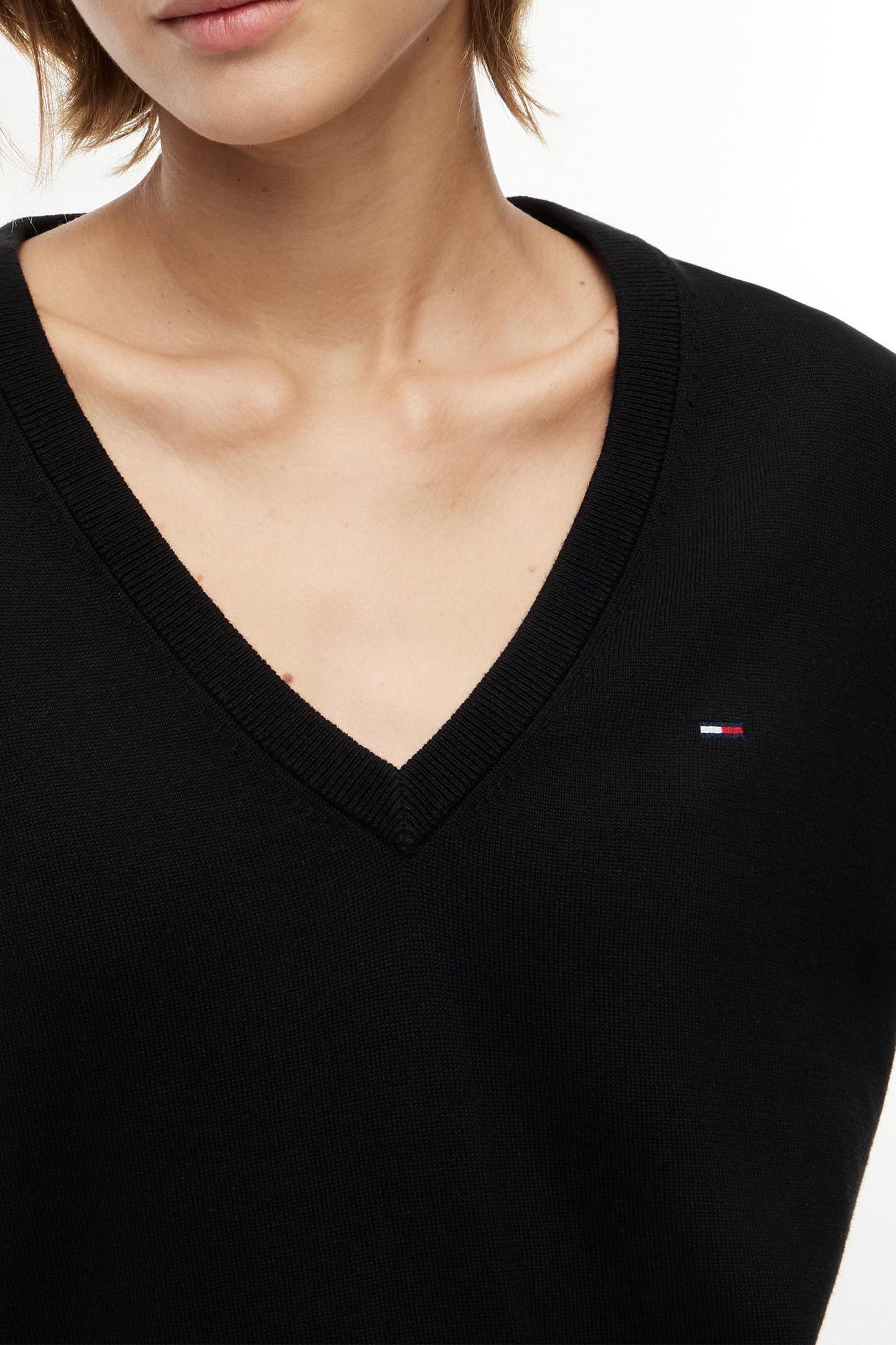 TJW ESSENTIAL VNECK BLACK 7