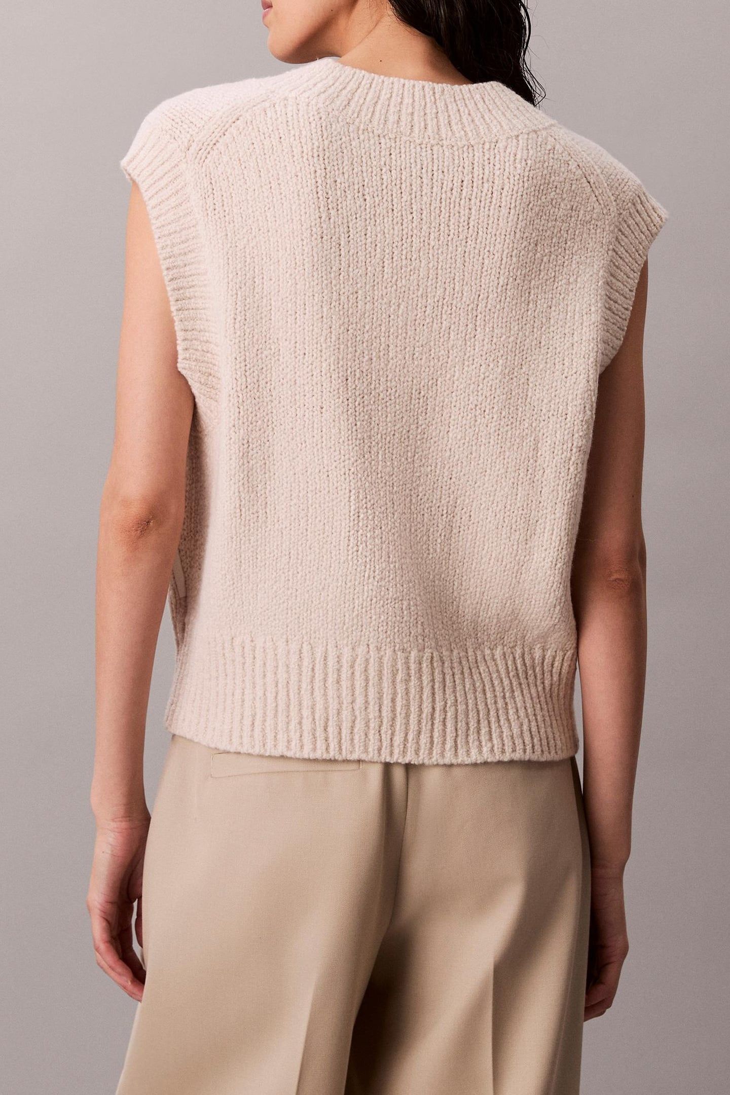 OVERSIZED BOUCLE VEST CHALK 2