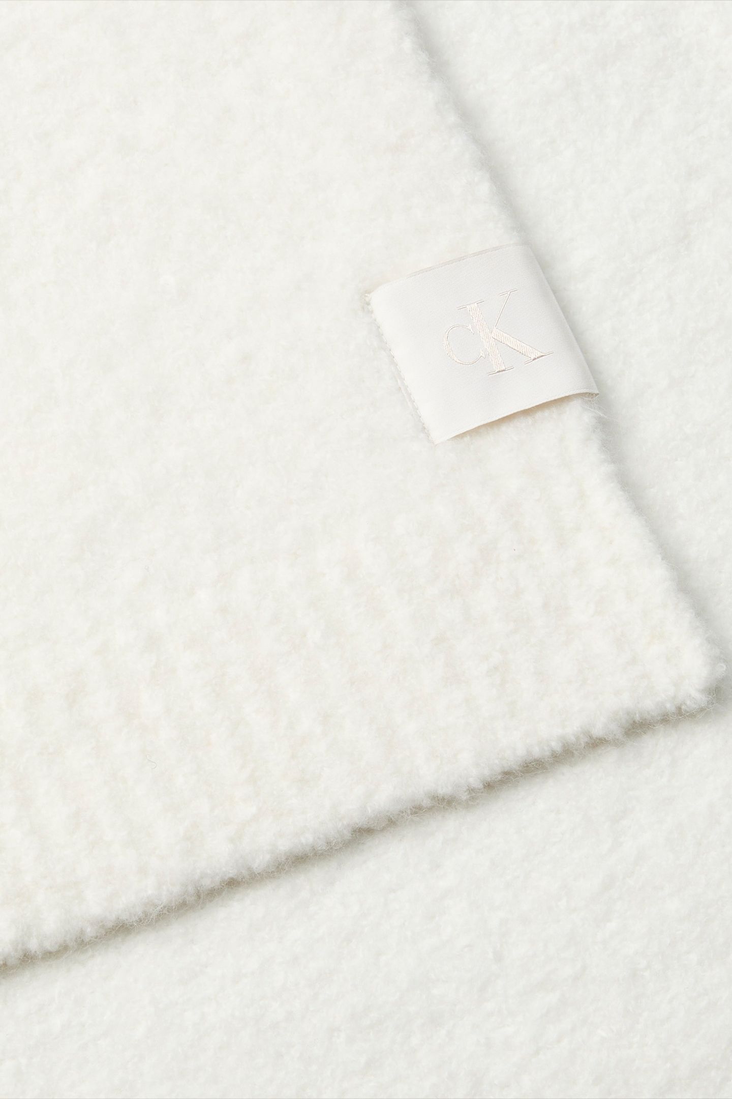 CK PATCH BOUCLE SCARF LILY WHITE 3