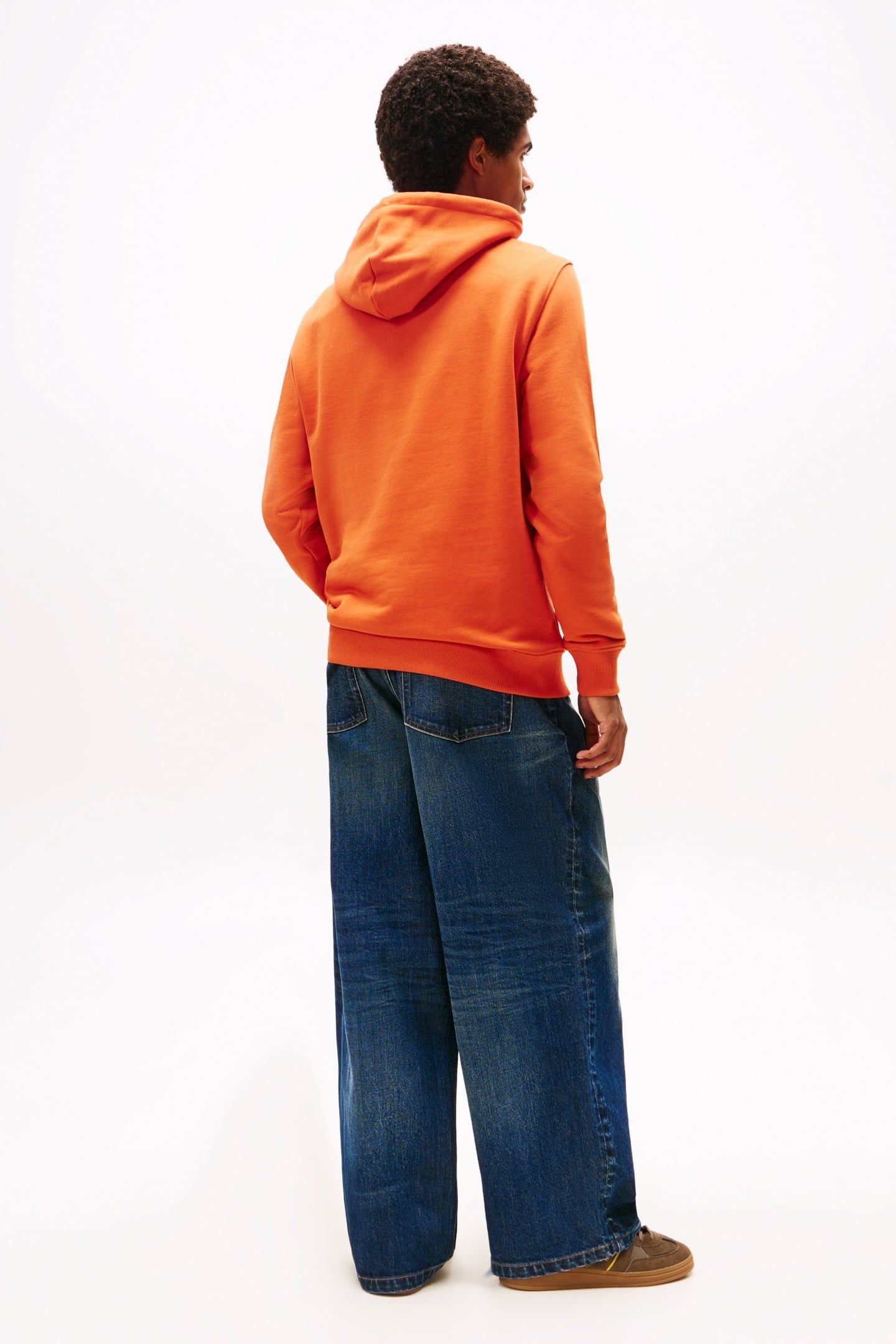 TJM REG BADGE HOODIE VOYAGER ORANGE TONAL 2