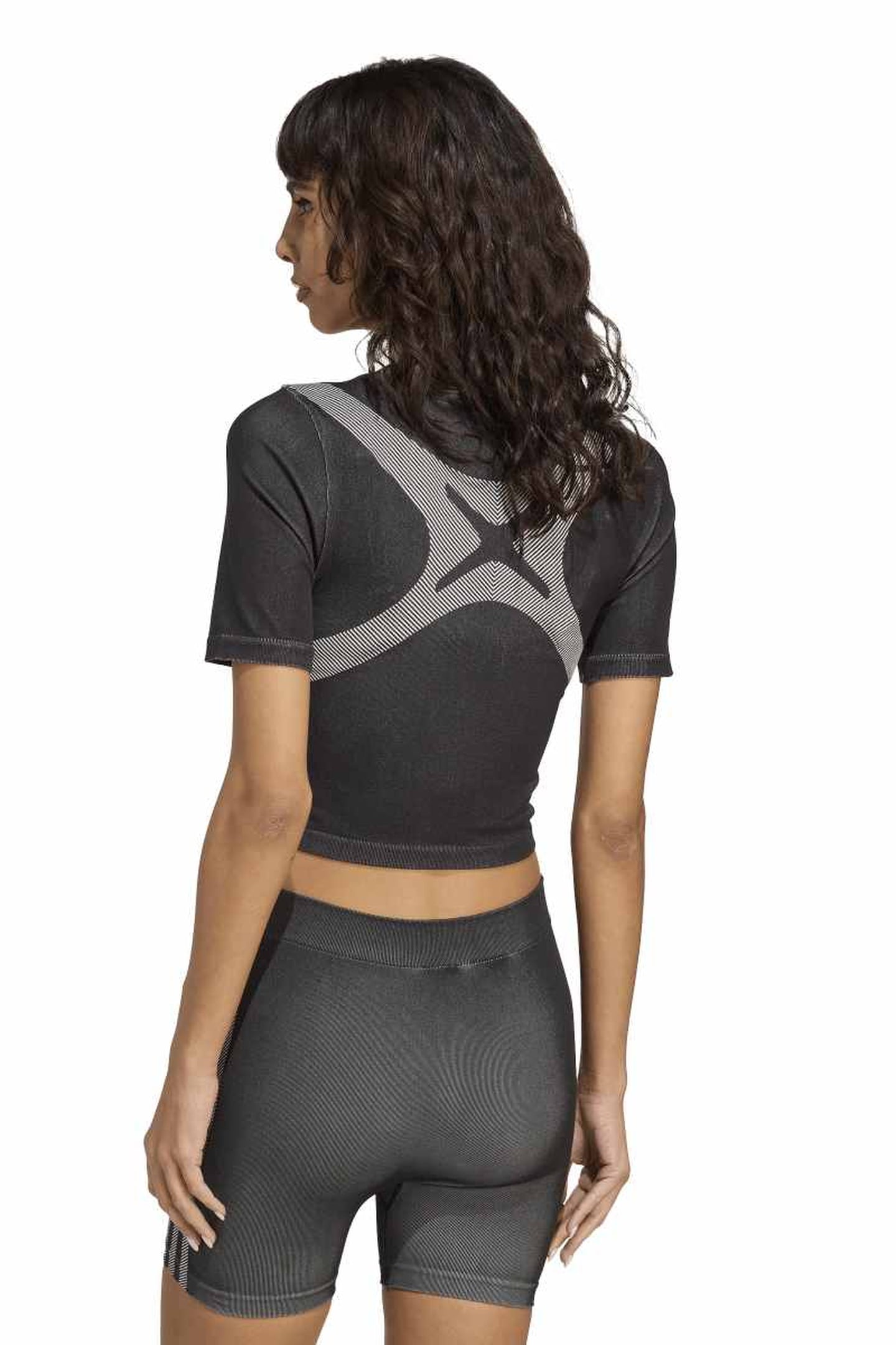 SEAMLESSENTIAL TEE BLACK 2