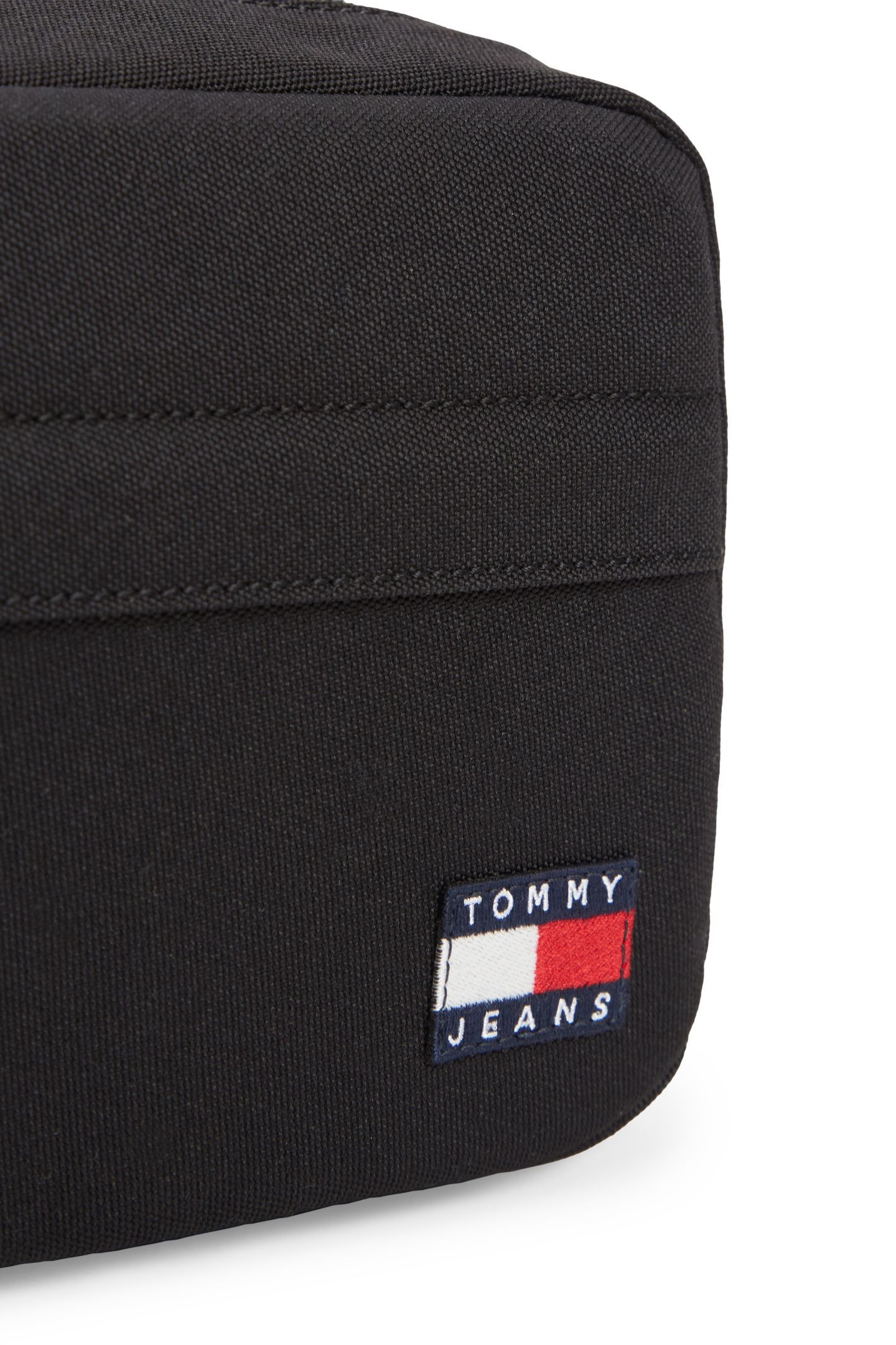 TJM ESSENTIAL DAILY WASHBAG BLACK 4