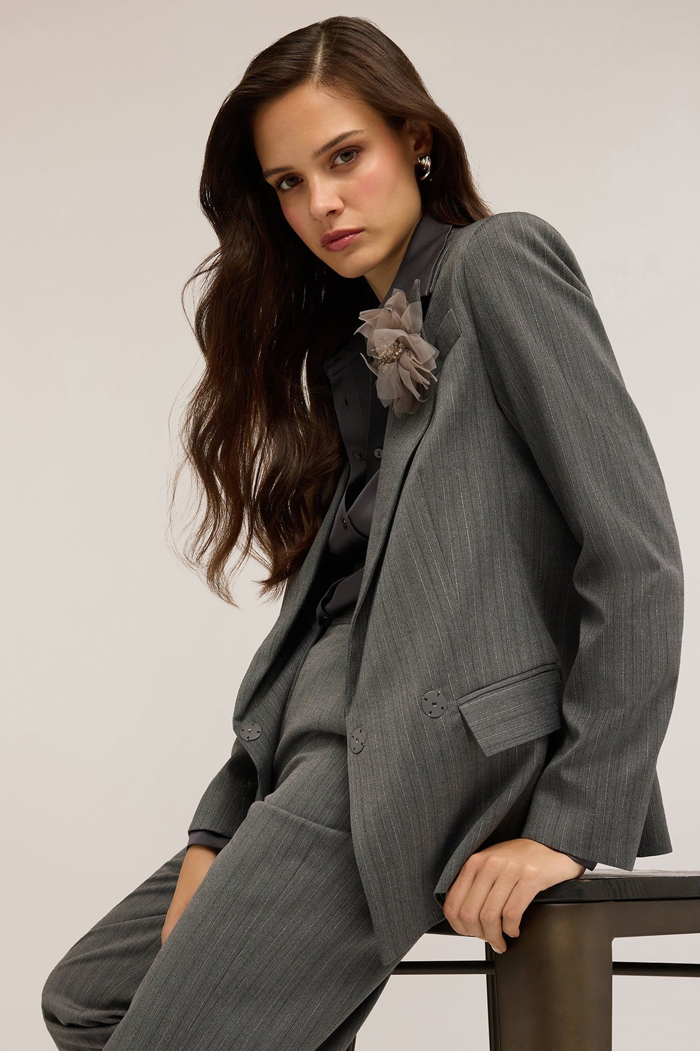 PINSTRIPED LUREX BLAZER WITH FLOWER BROOCH GREY 5