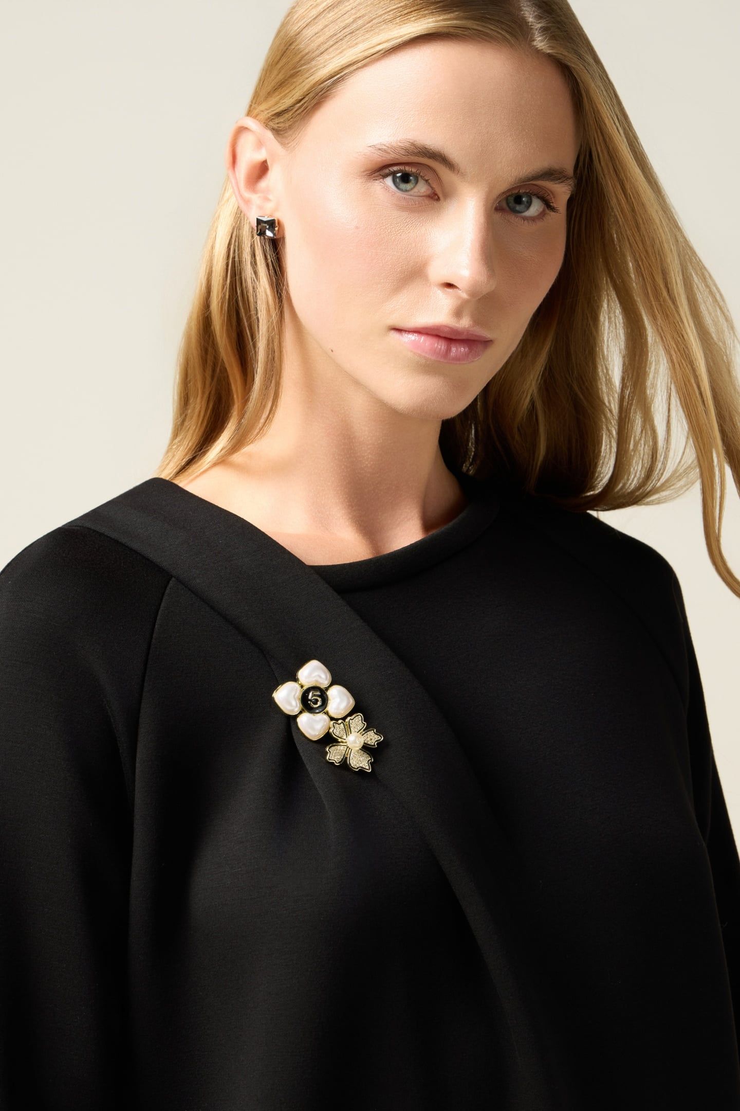 SCUBA DRESS WITH JEWEL BROOCHES BLACK 4