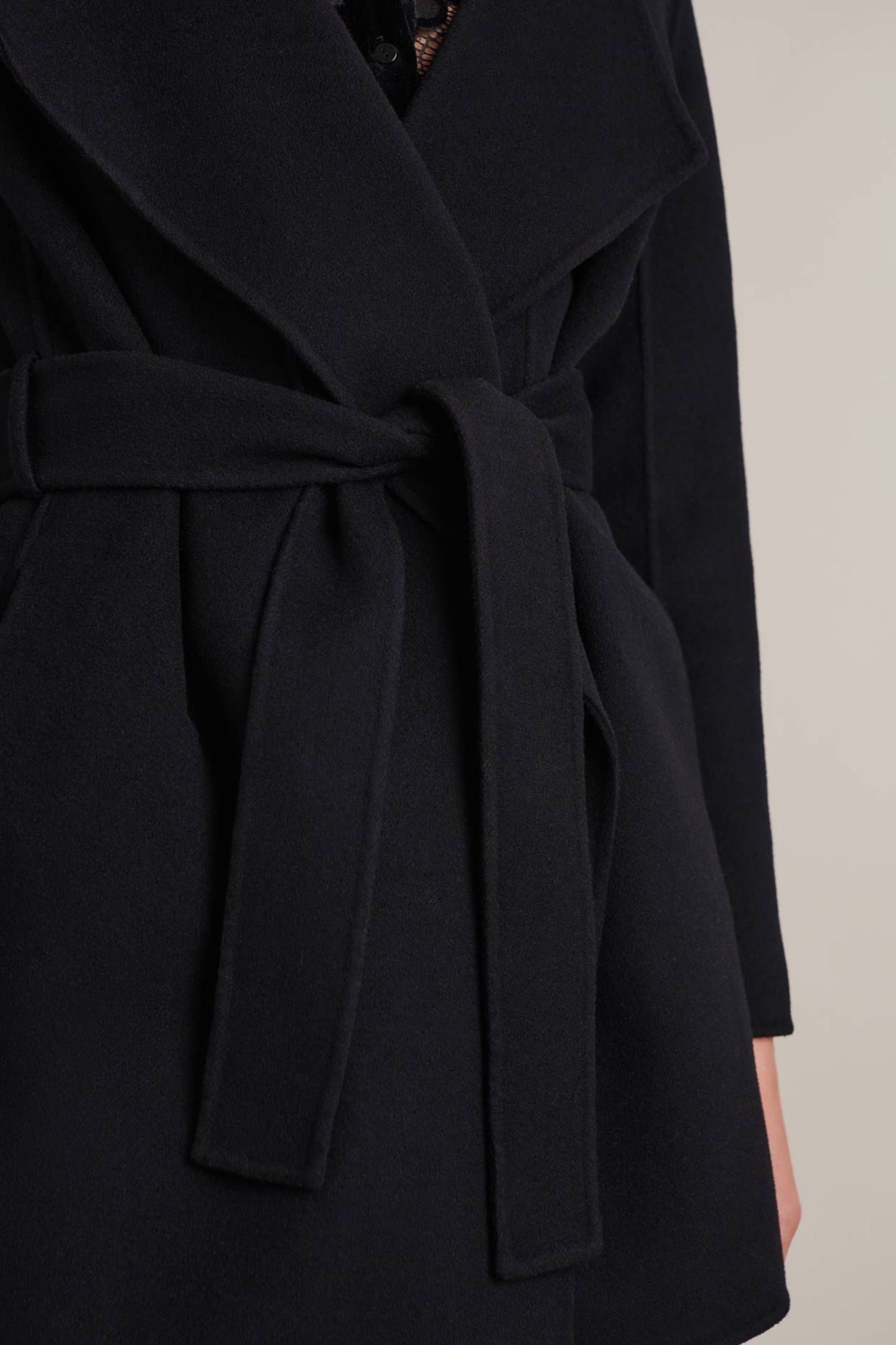 DELACROIX BLACK 4