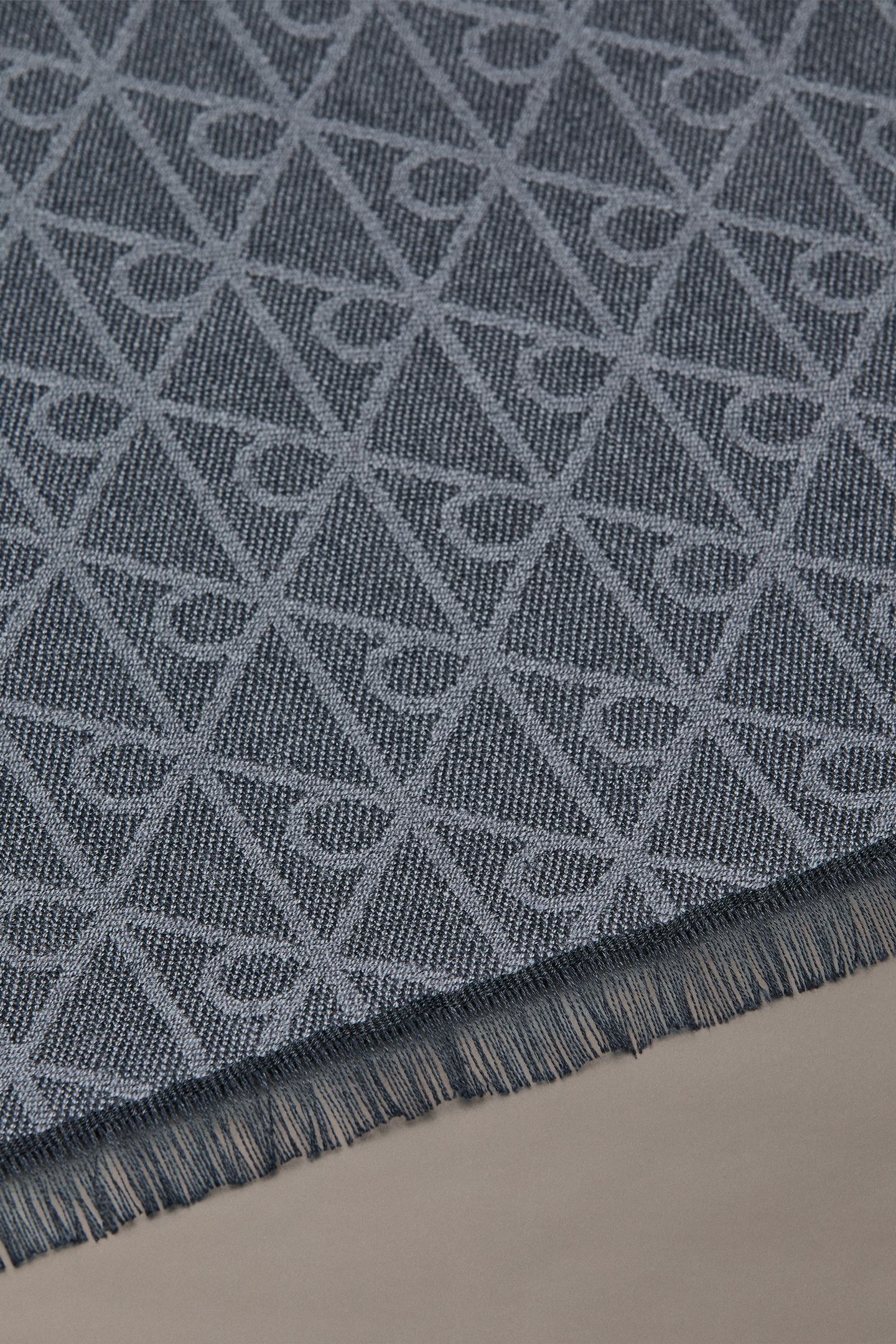 EMBLEM TONAL WOOL SCARF BLACK 4