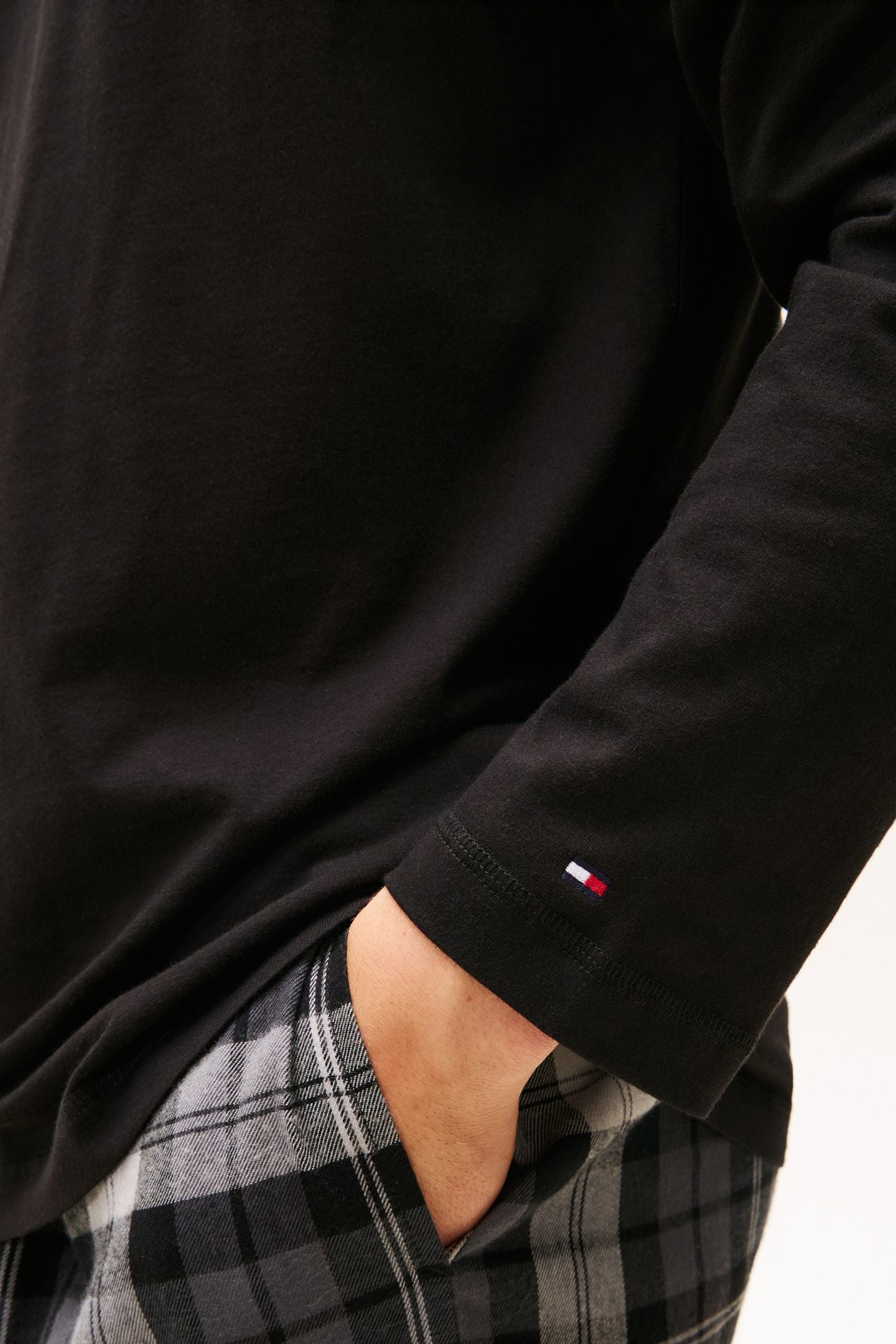 LS LOGO TEE BLACK 5