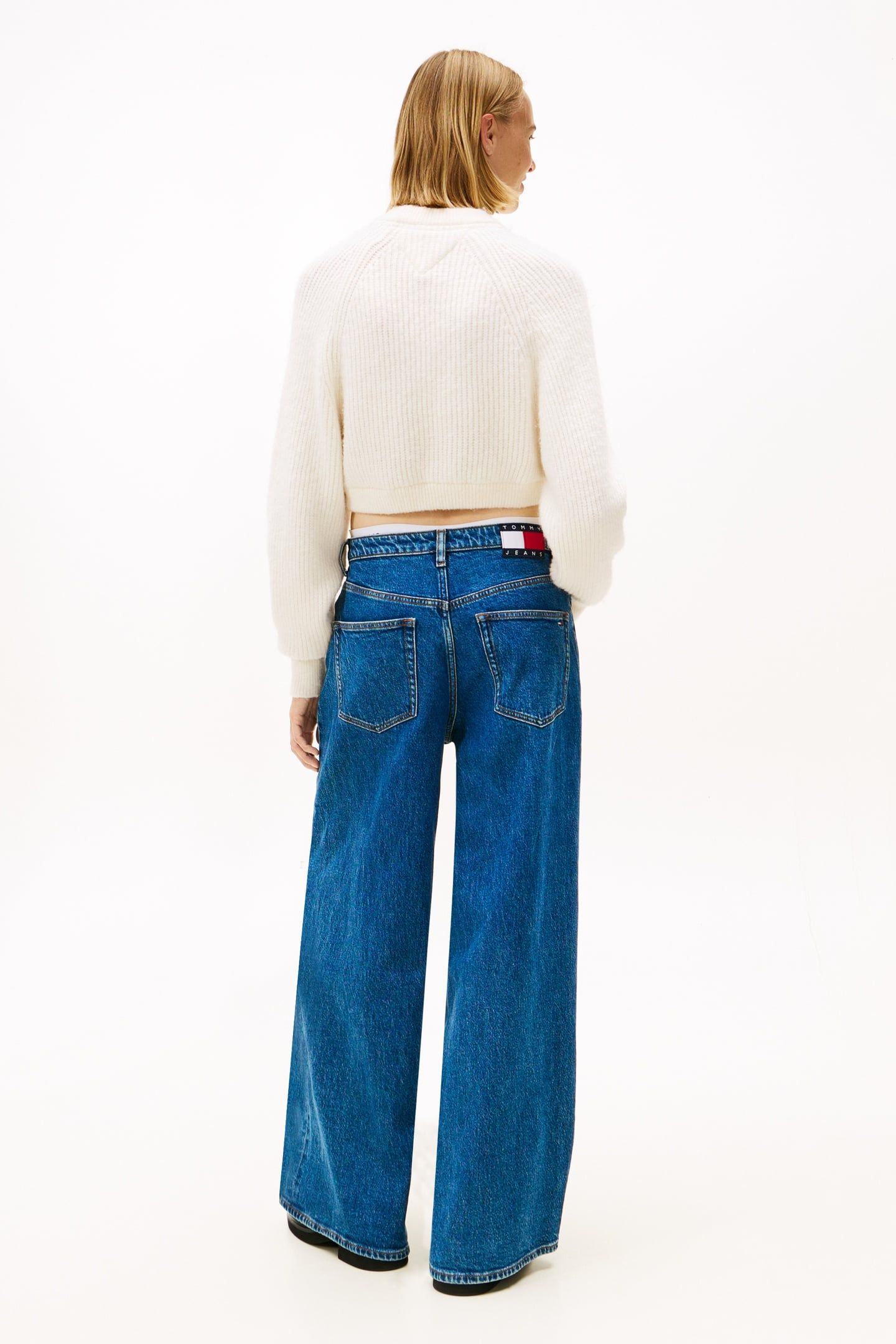TJW CROP BADGE SWEATER ANCIENT WHITE 2