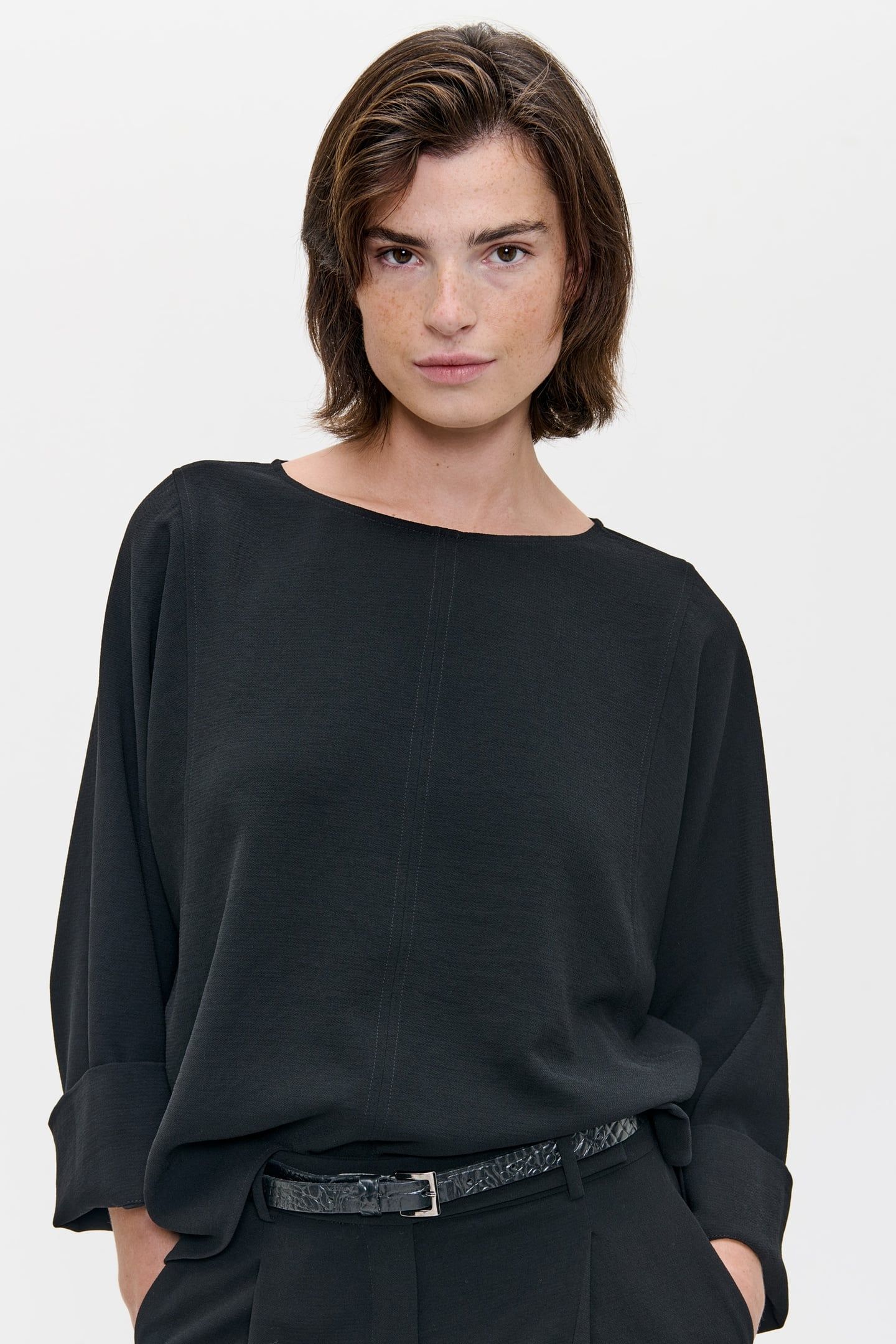 FLOWY BAT-SLEEVE TOP BLACK 1