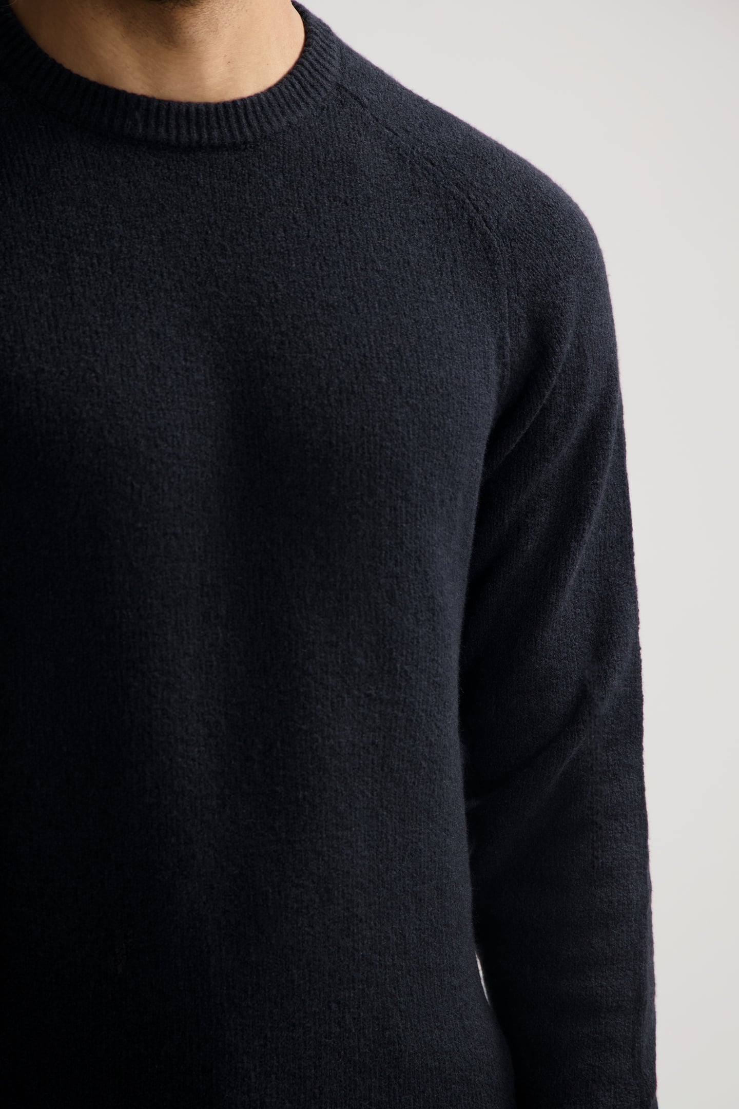 DS_YVAIN CREWNECK BLACK 5