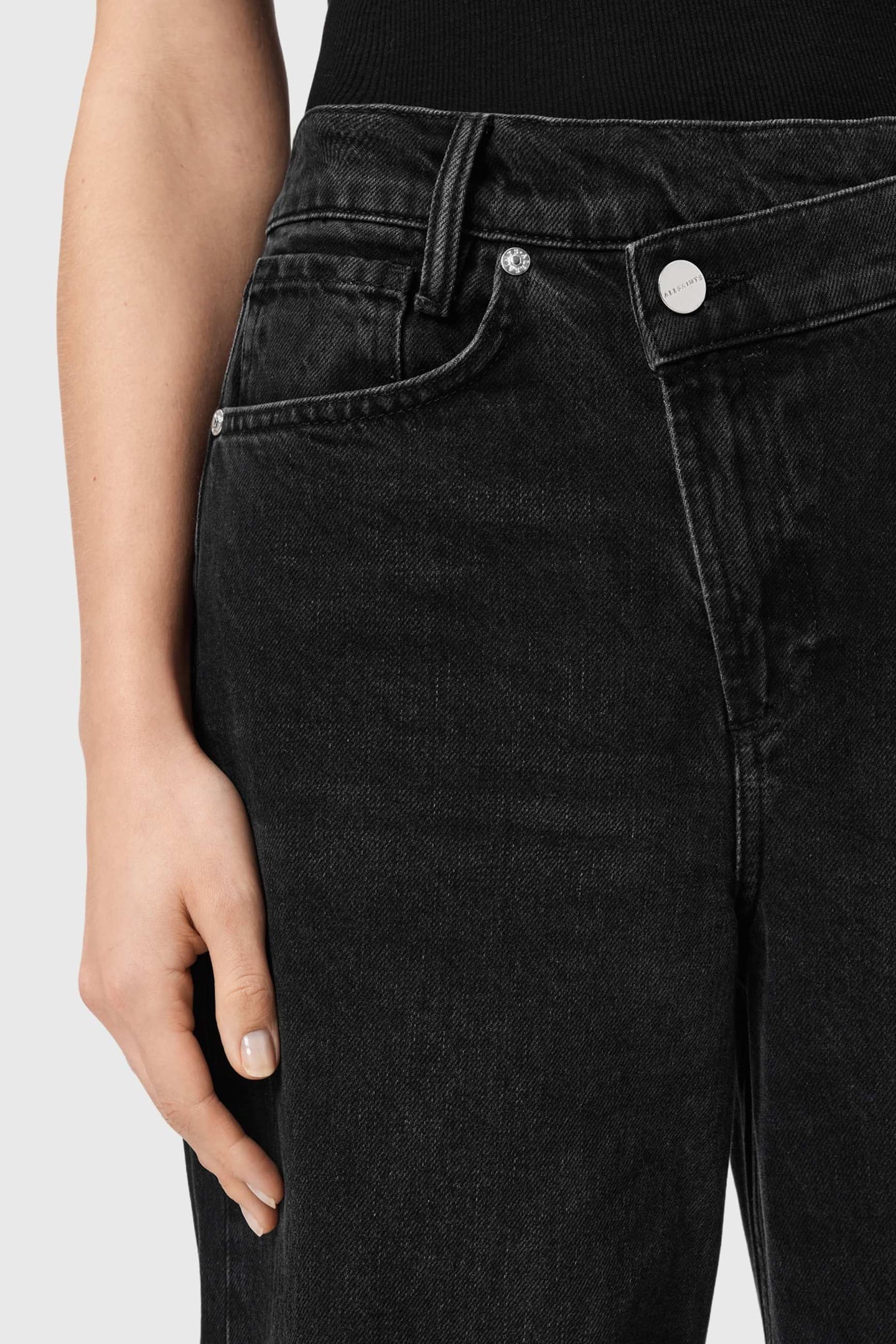 AKI CROSSOVER JEAN WASHED BLACK 8