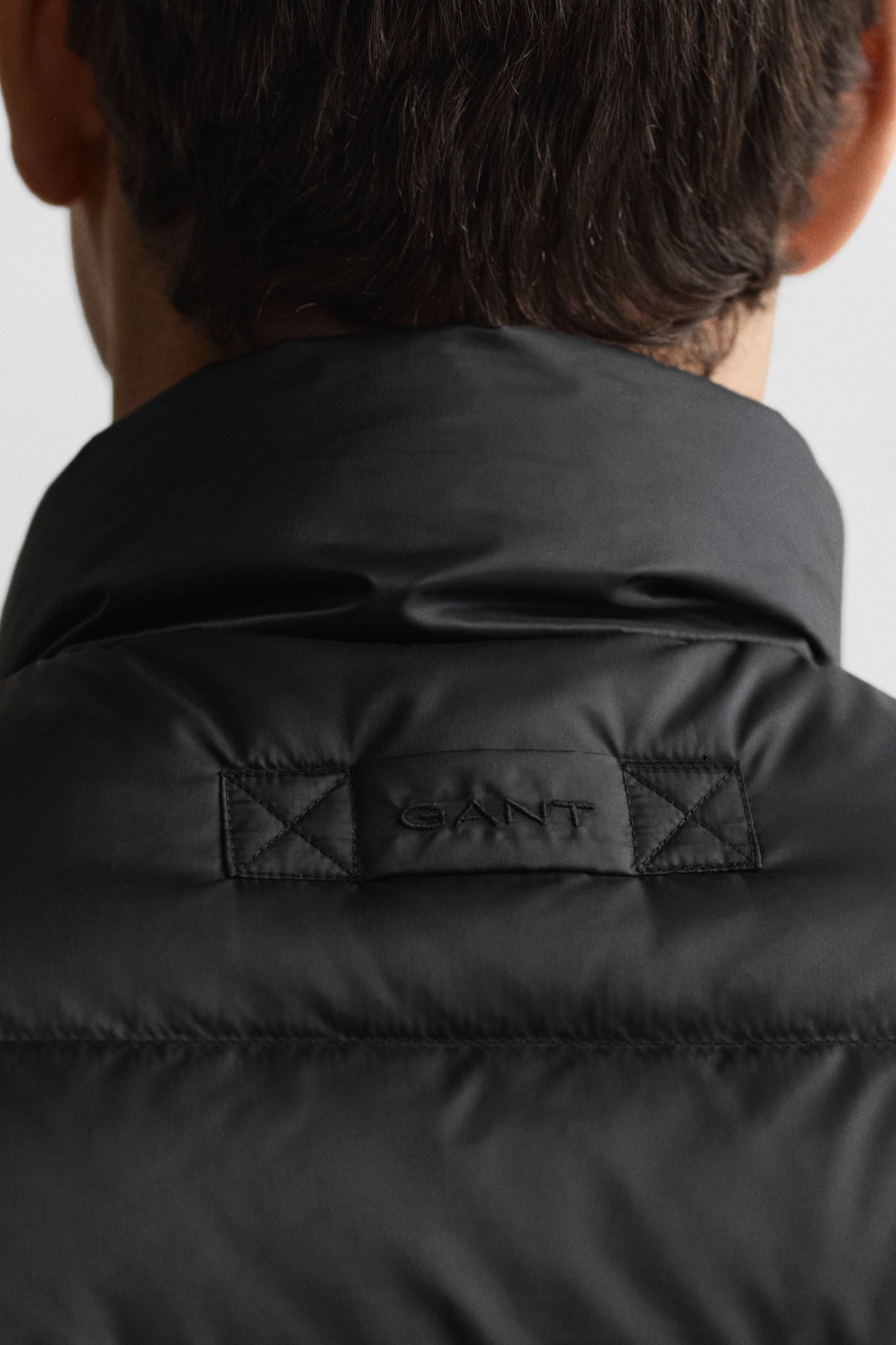 LIGHT DOWN VEST BLACK 6