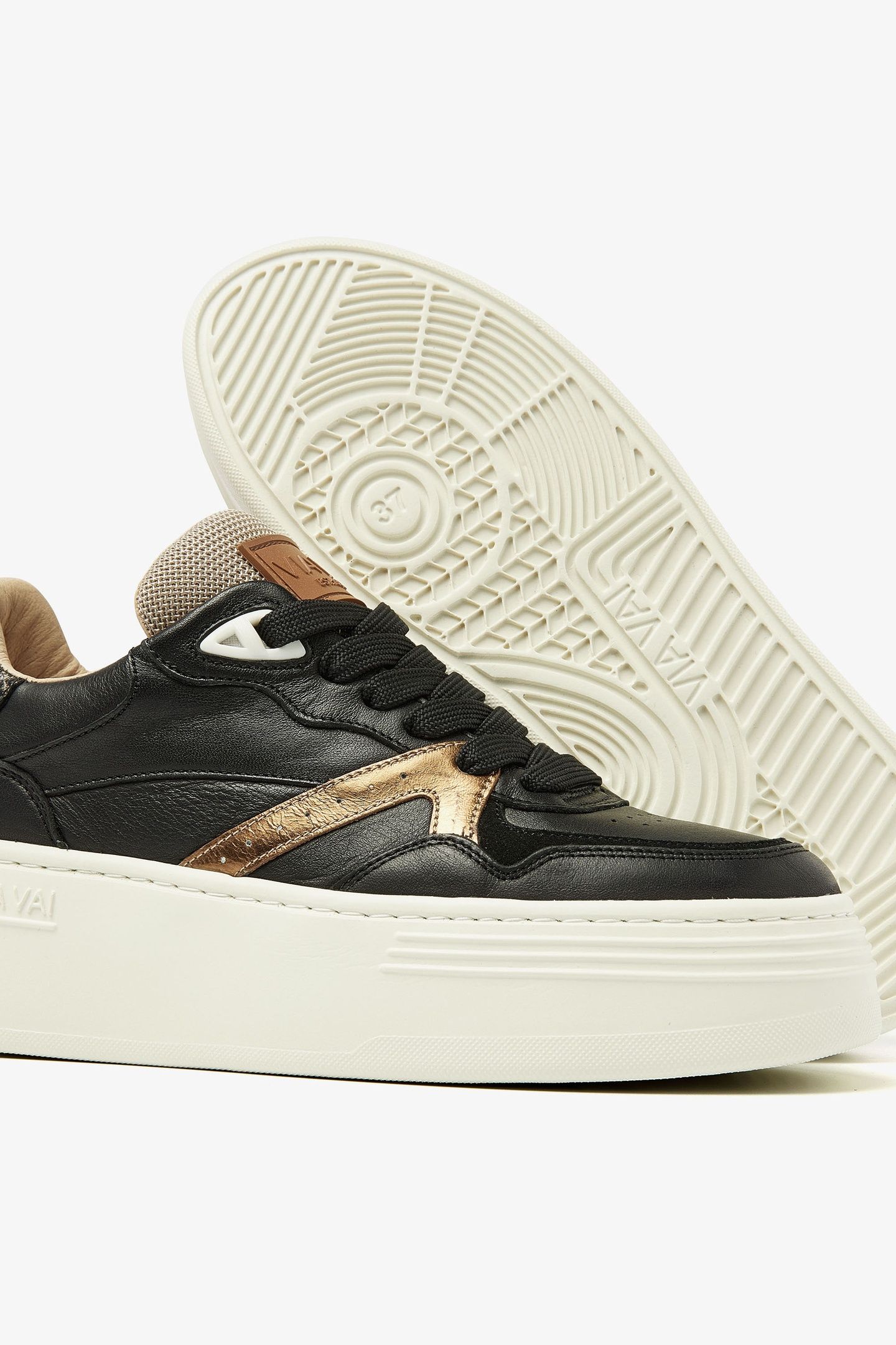 ISA BROOKLYN BLACK 4