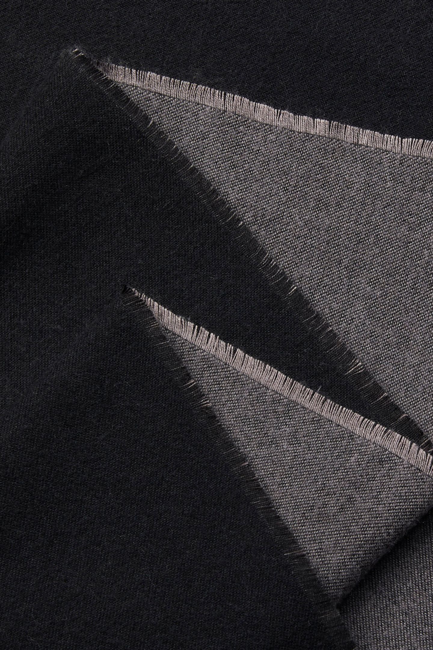 EMBLEM 2-TONE FRINGE SCARF BLACK/STORM FRONT 3