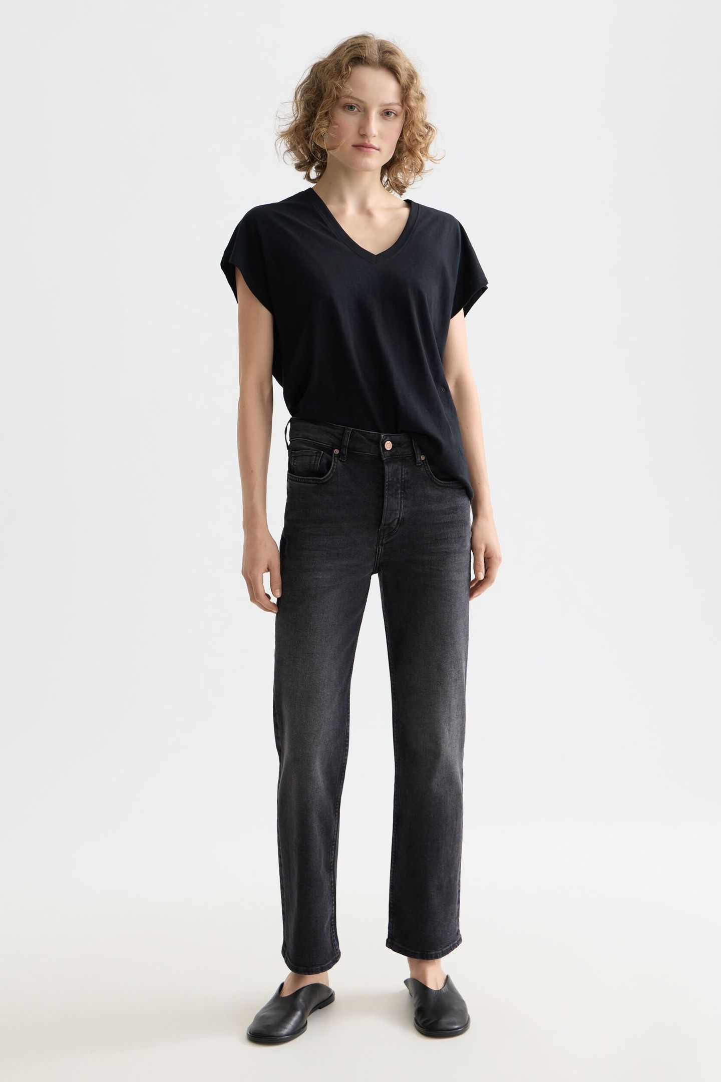 SLUB V-NECK T-SHIRT BLACK 2