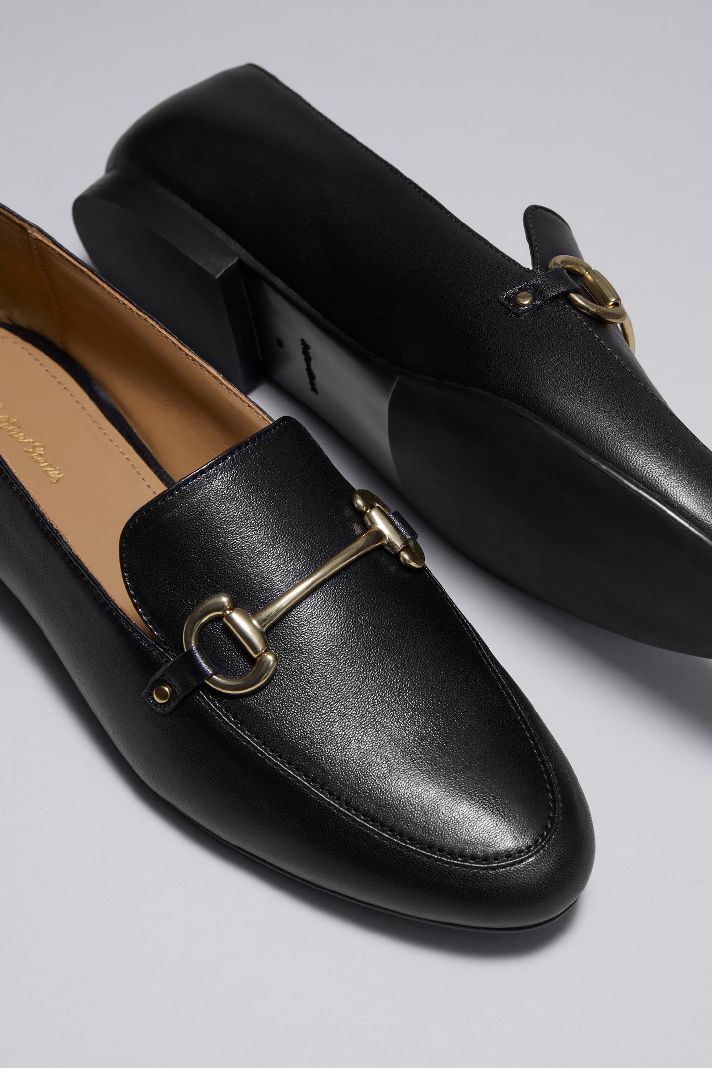 P HAUT VIENNE LOAFER BLACK 2