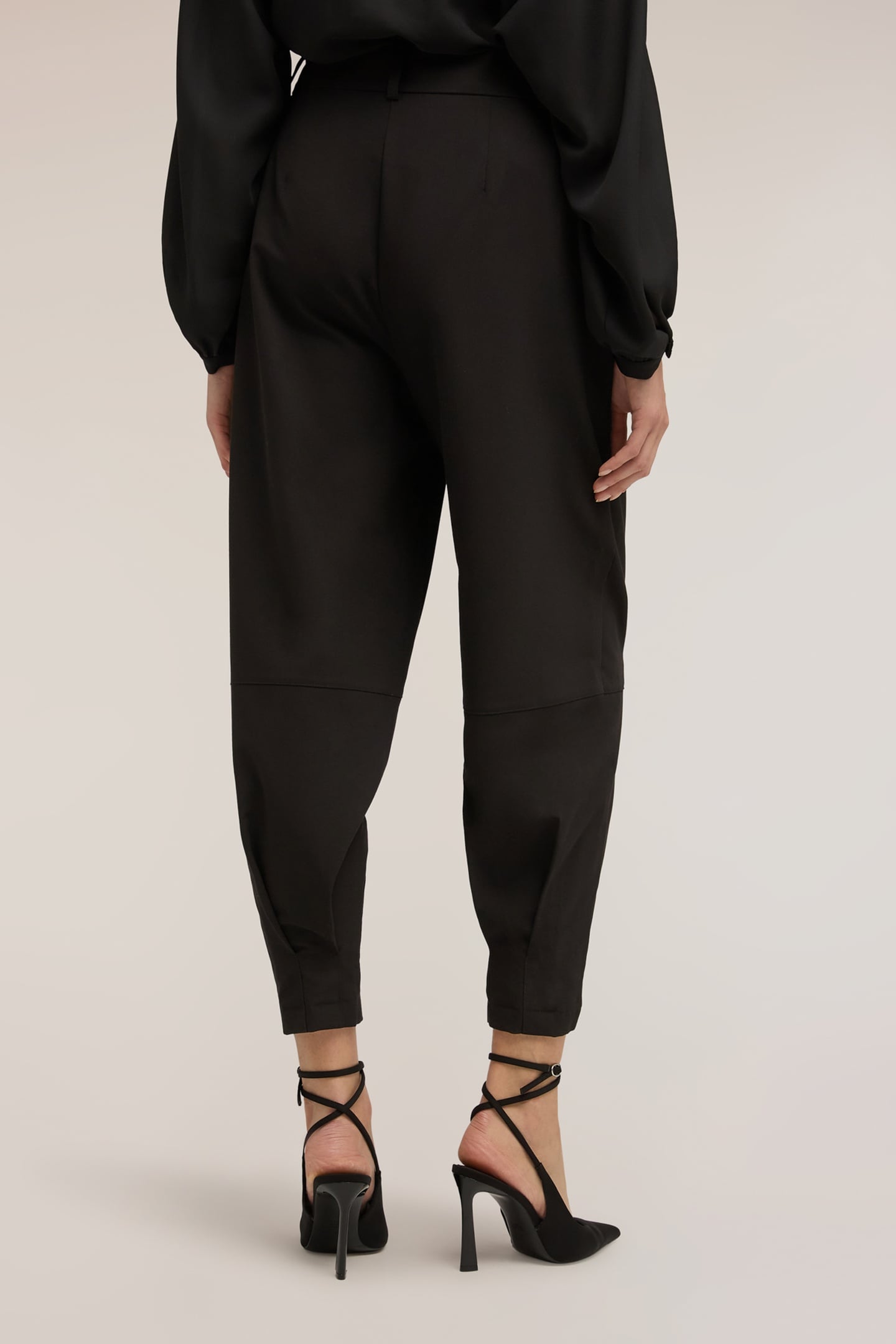 CARROT PANTS WITH CUFF AT THE BOTTOM BLACK 3