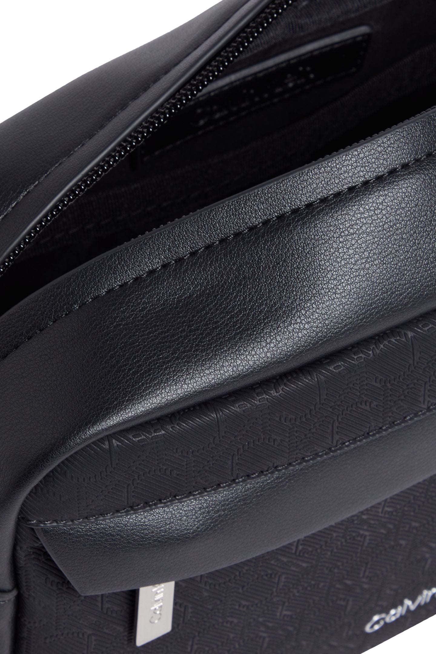 CK MUST MONO WASHBAG BLACK 3