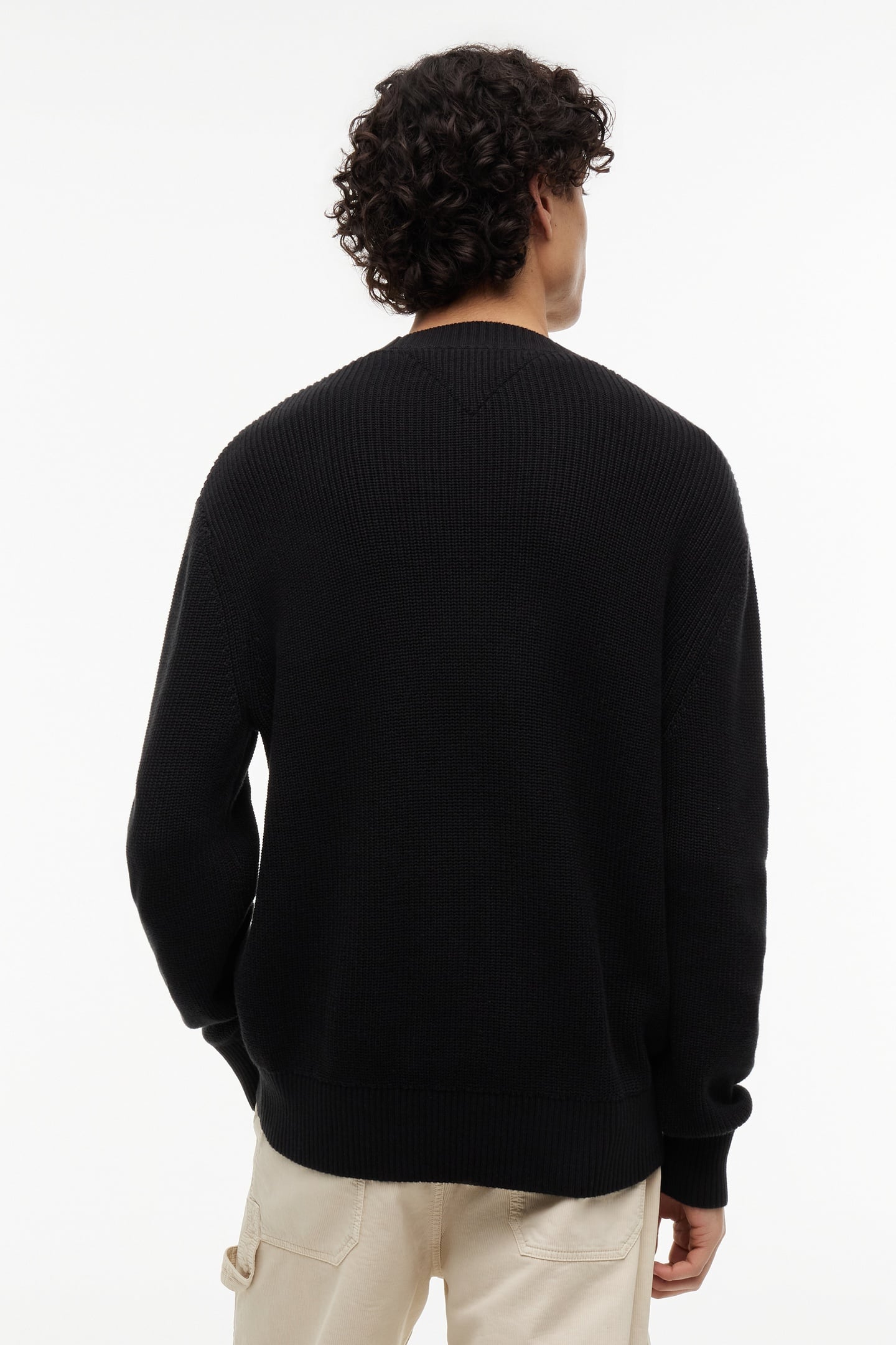 TJM REG BADGE SWEATER BLACK 2