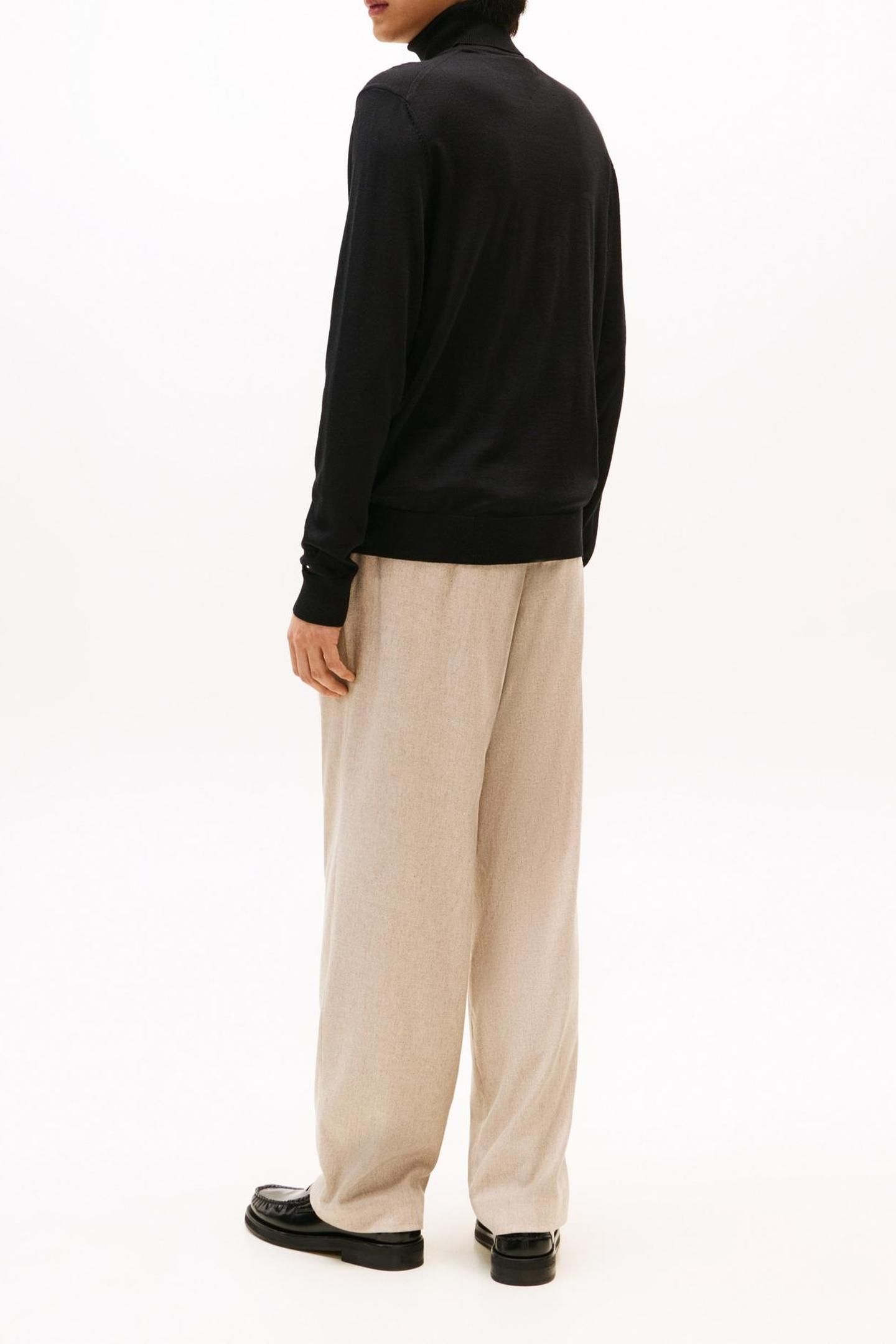 DC FINE MERINO ROLL BLACK 2