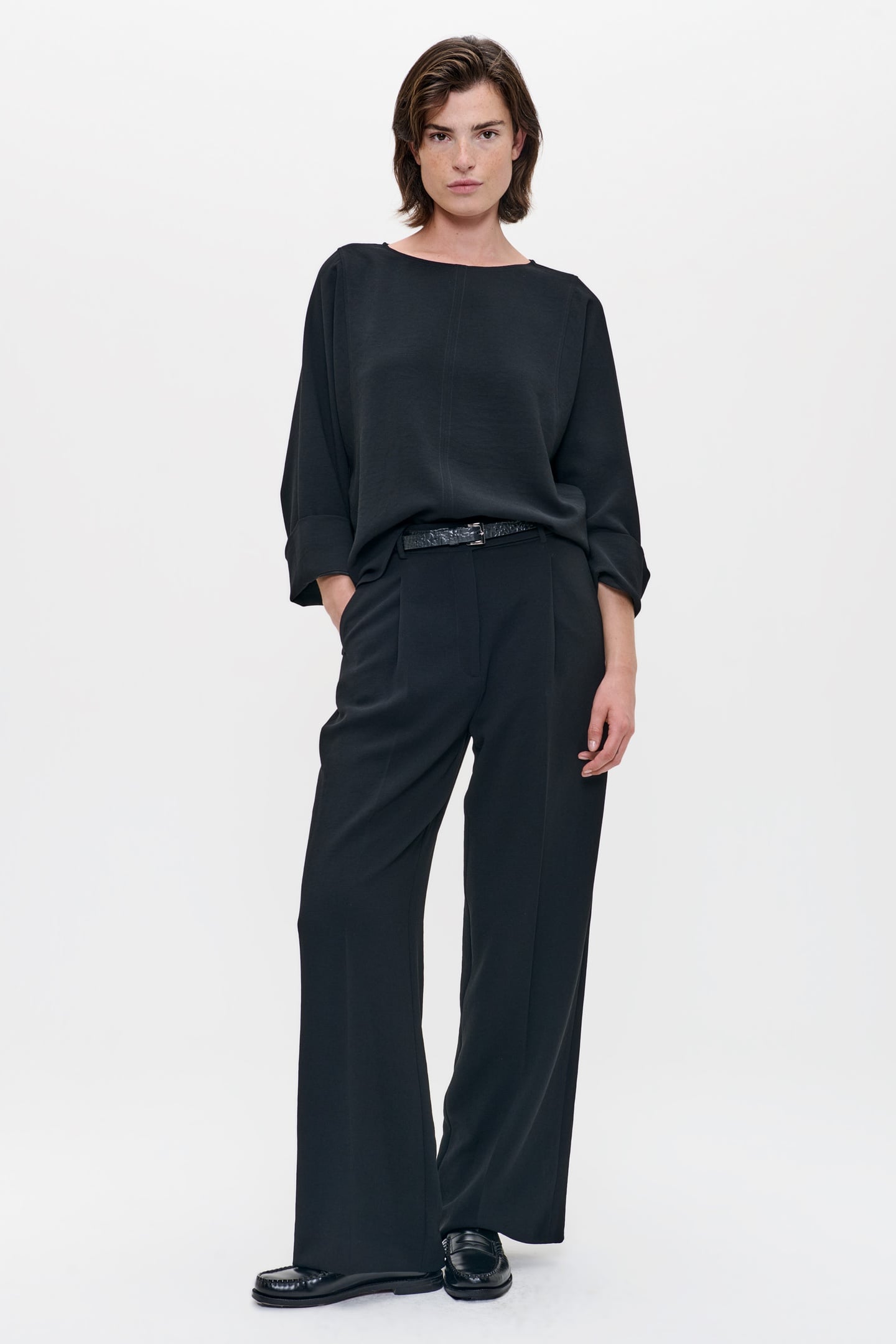 FLOWY BAT-SLEEVE TOP BLACK 2