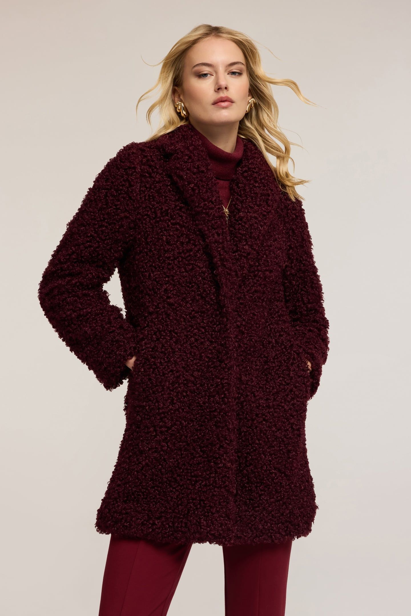OVERSIZED BOUCLÉ WOOL COAT BURGUNDY 2