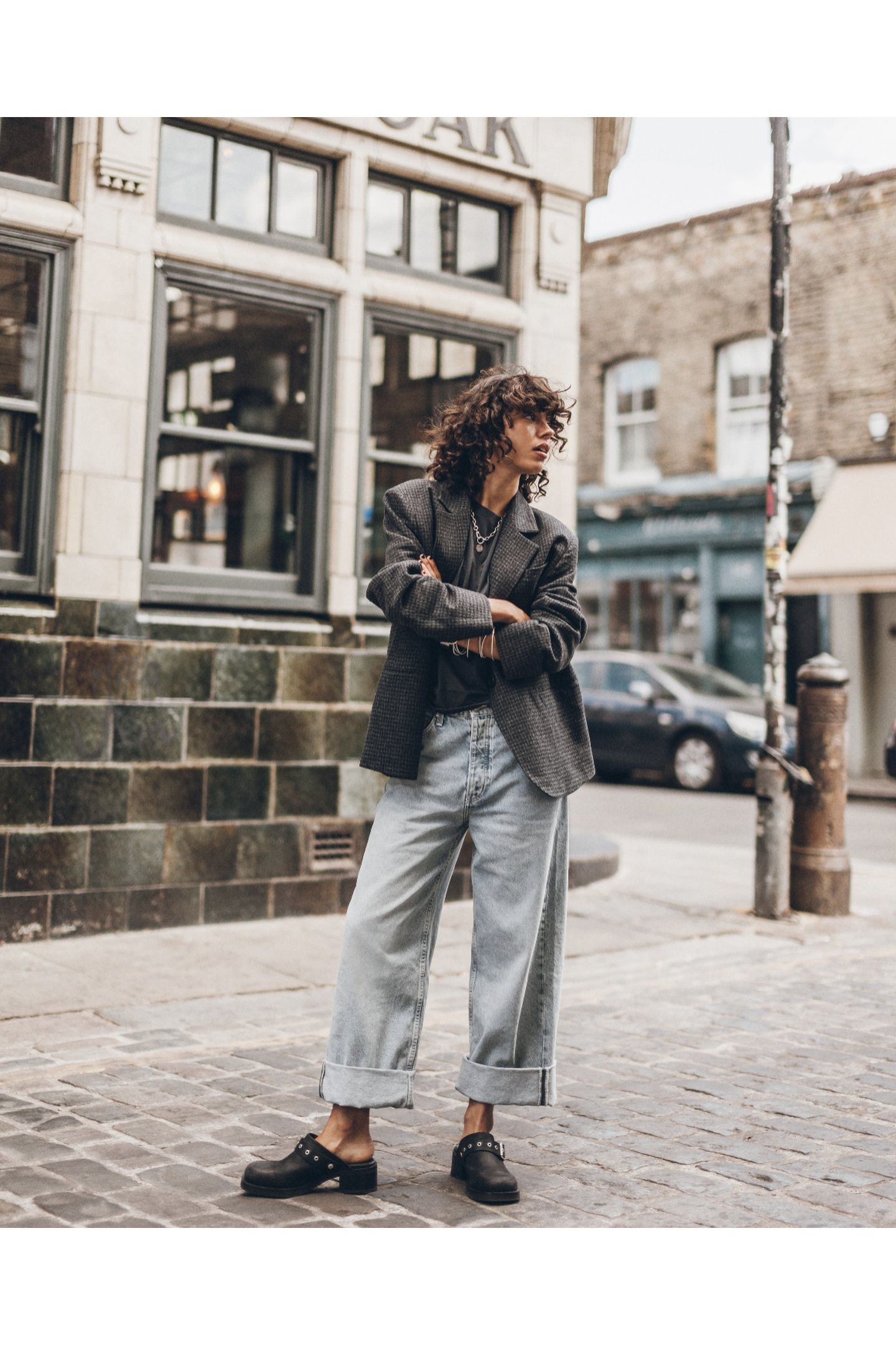 THE LIGHT BLUE BAGGY JEANS 3