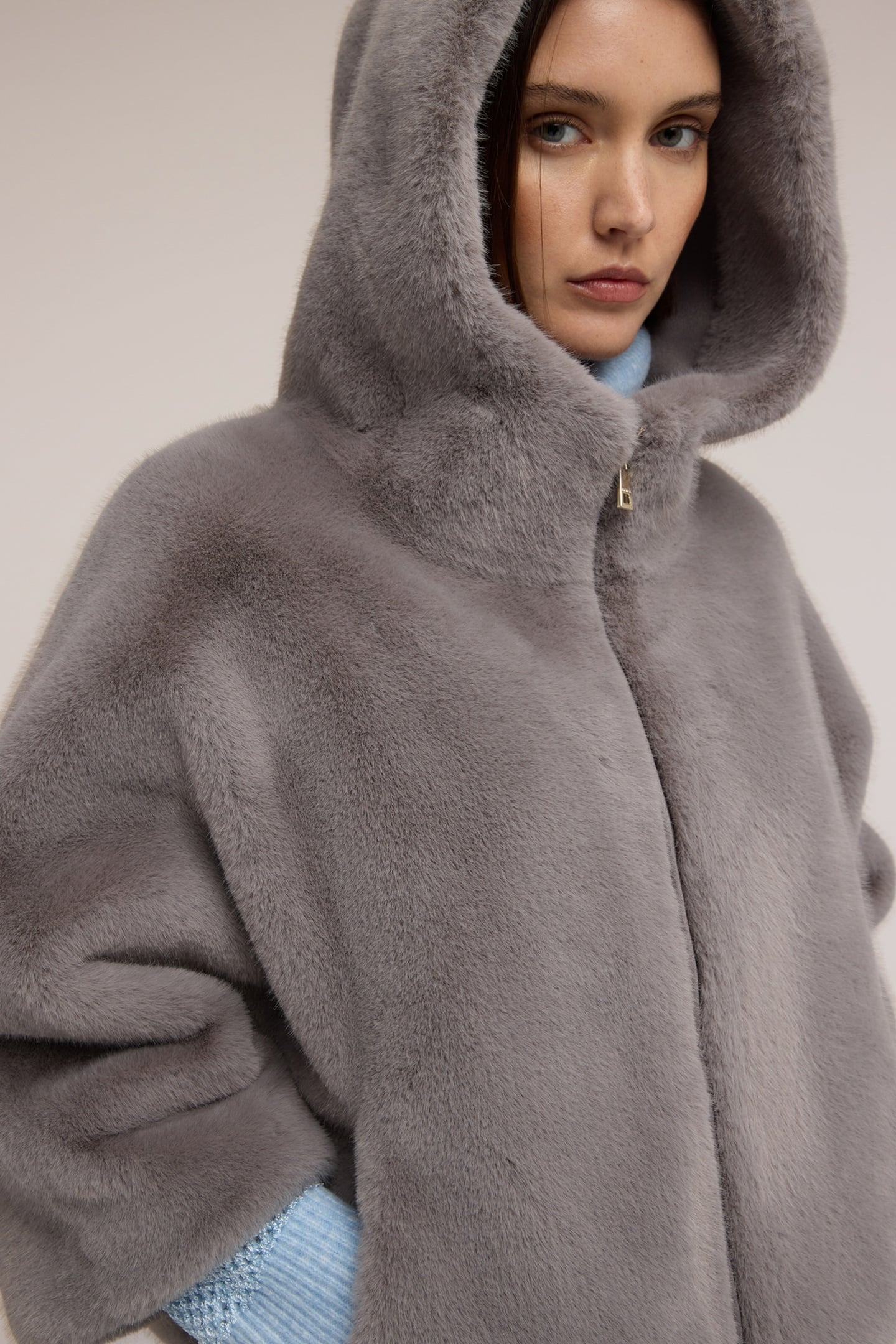 HOODED CAPE WITH PLUSH EFFECT GREY 5
