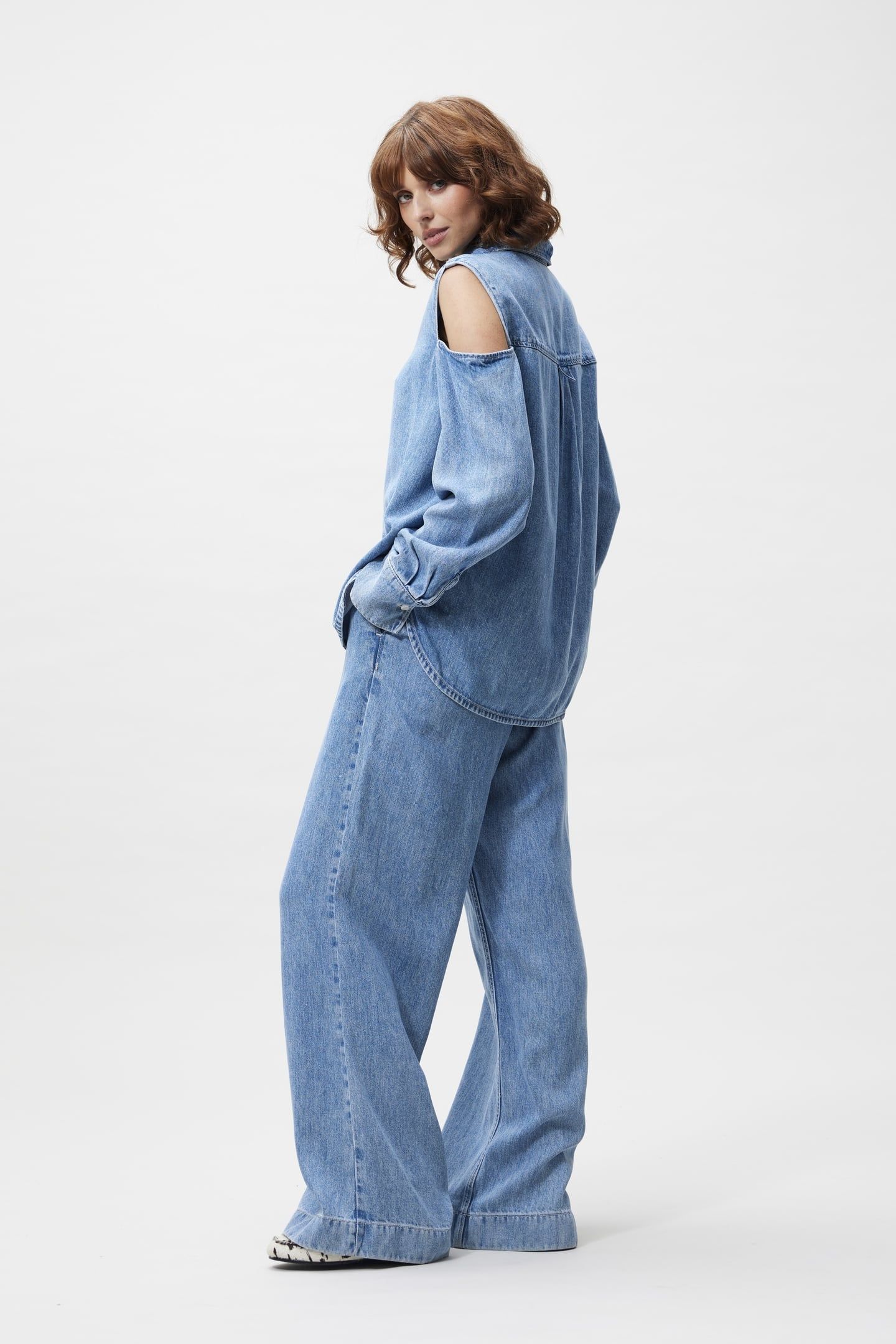 OPEN SHOULDER DENIM BLOUSE BLUE 2