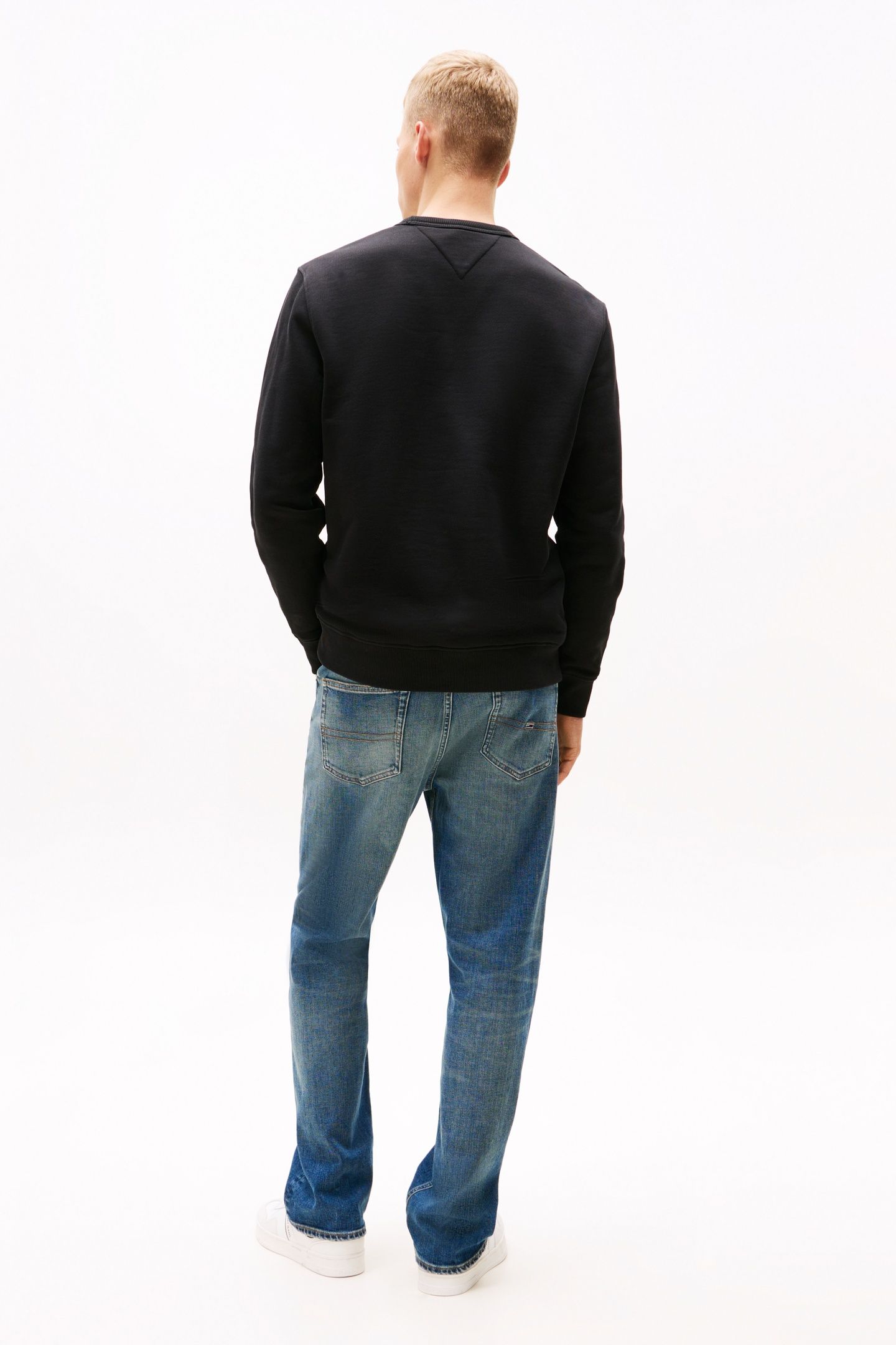 TJM REG BADGE CREW BLACK 2