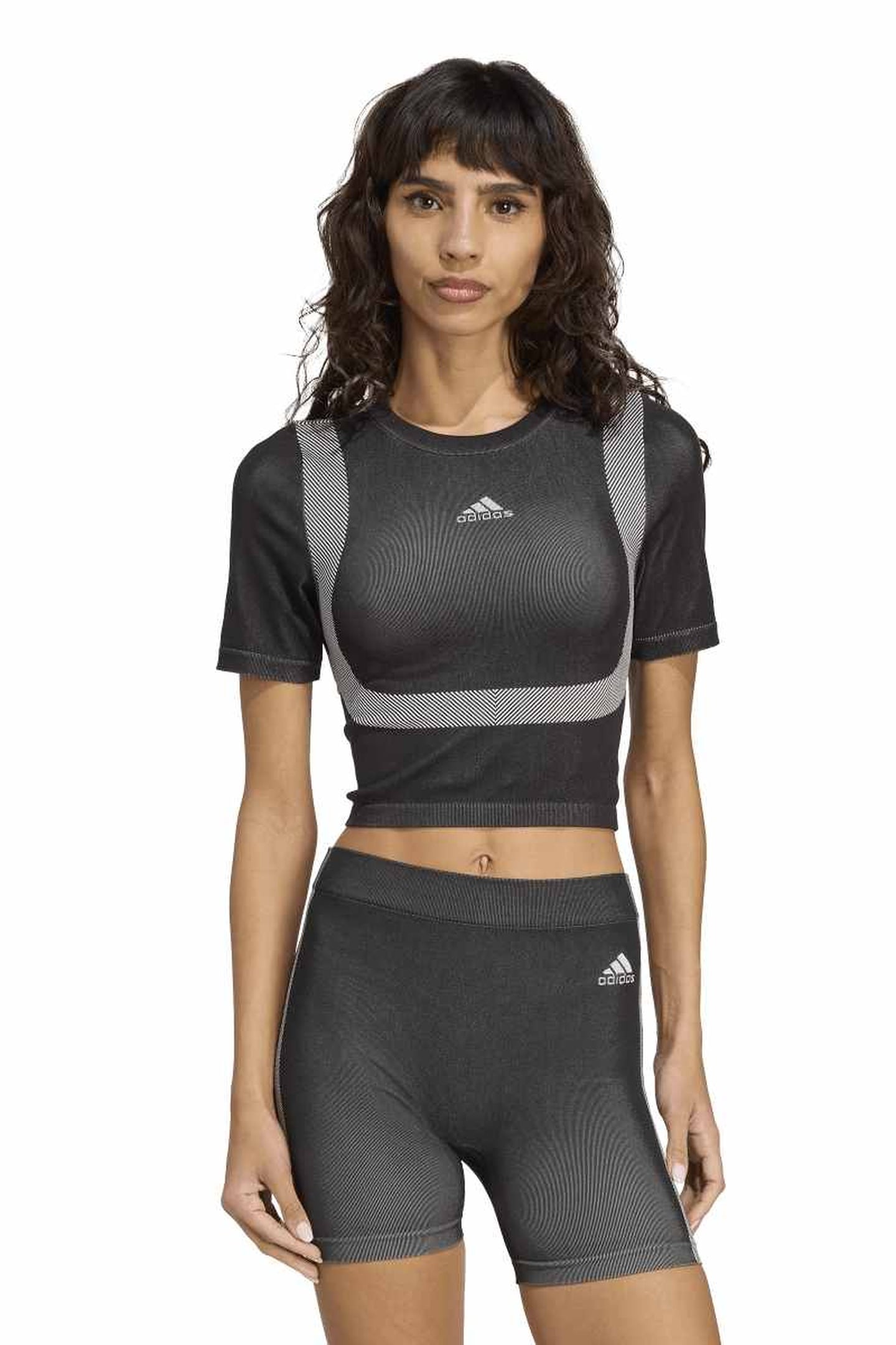 SEAMLESSENTIAL TEE BLACK 1