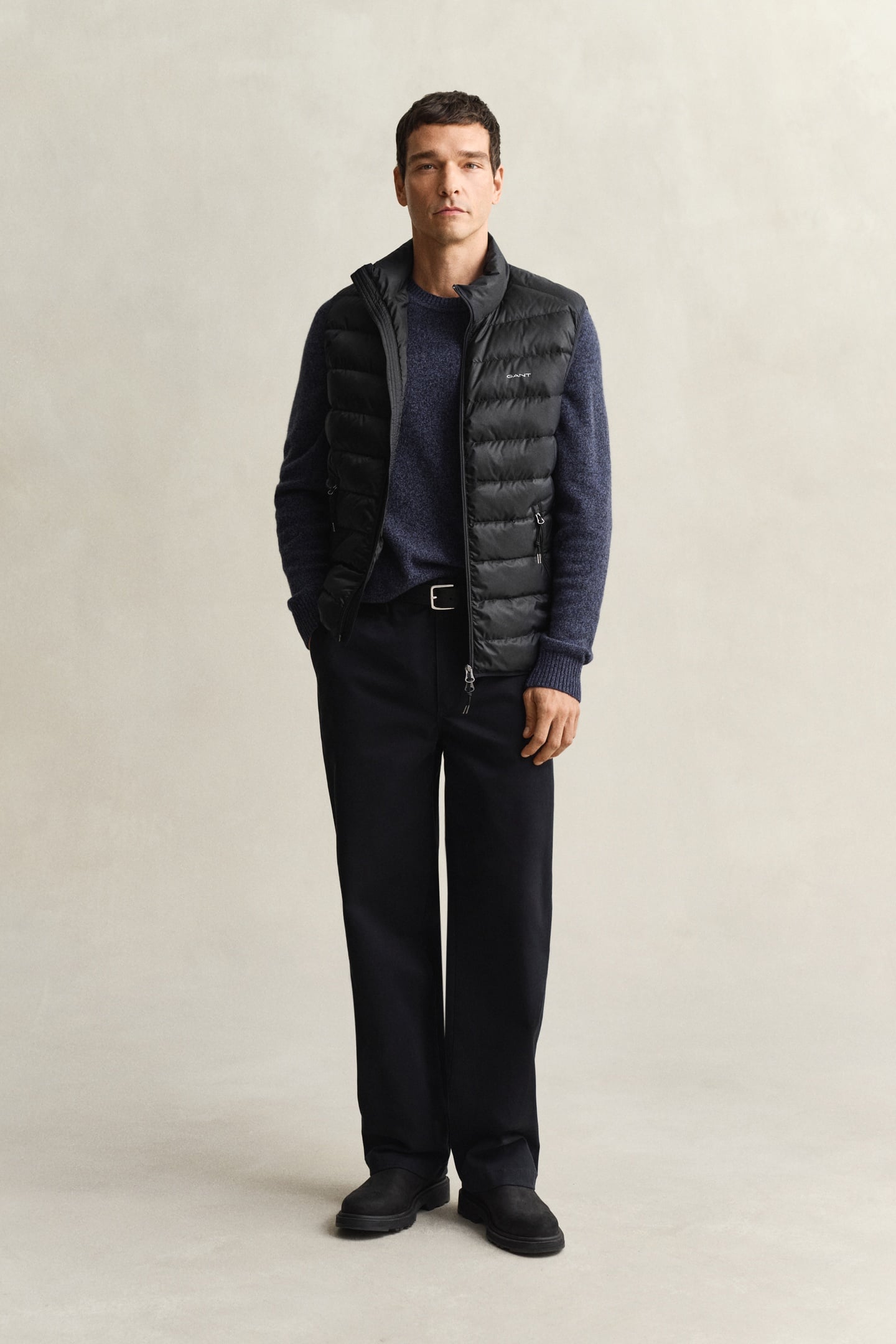 LIGHT DOWN VEST BLACK 2