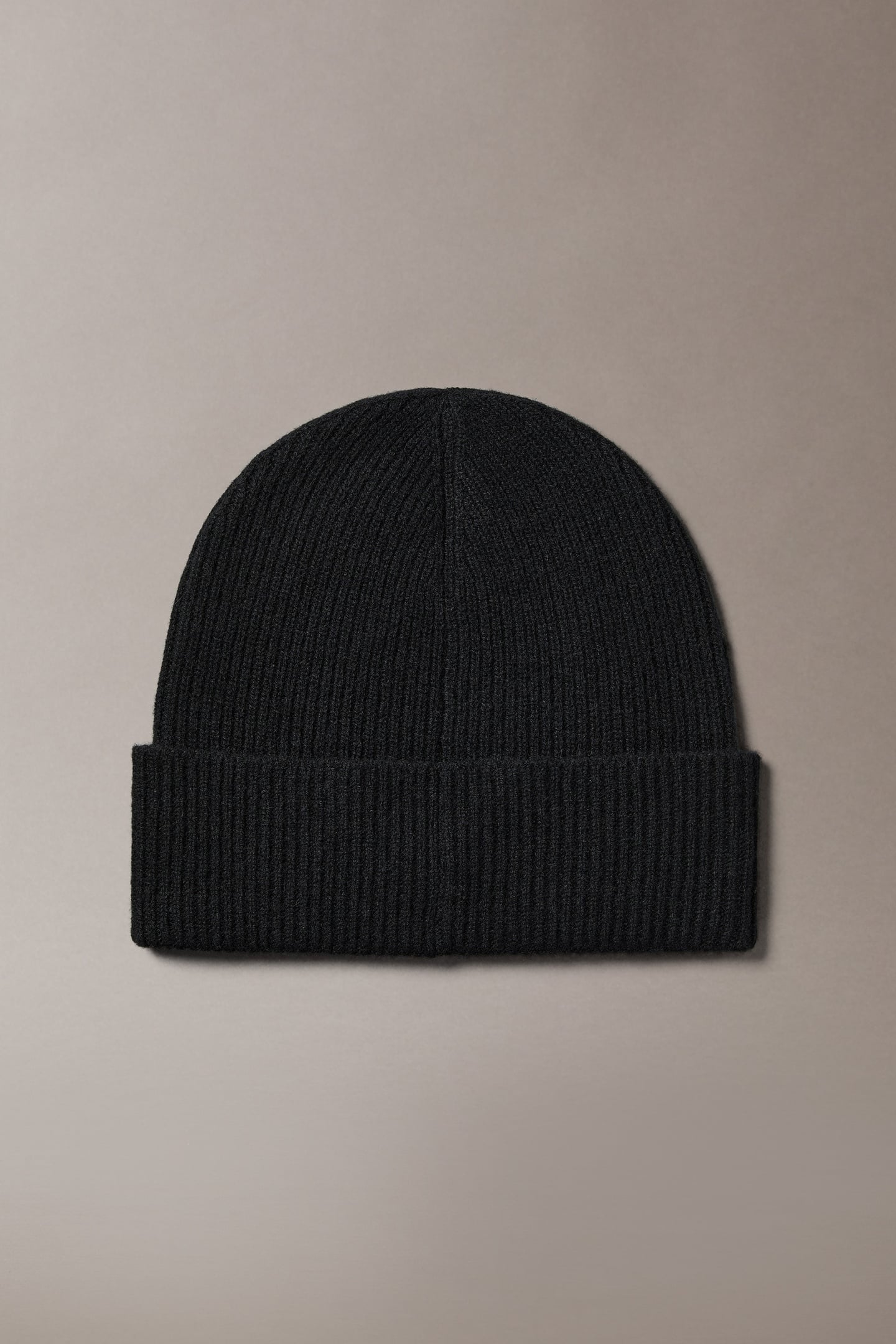 EMBLEM CASHMERE BEANIE BLACK 2