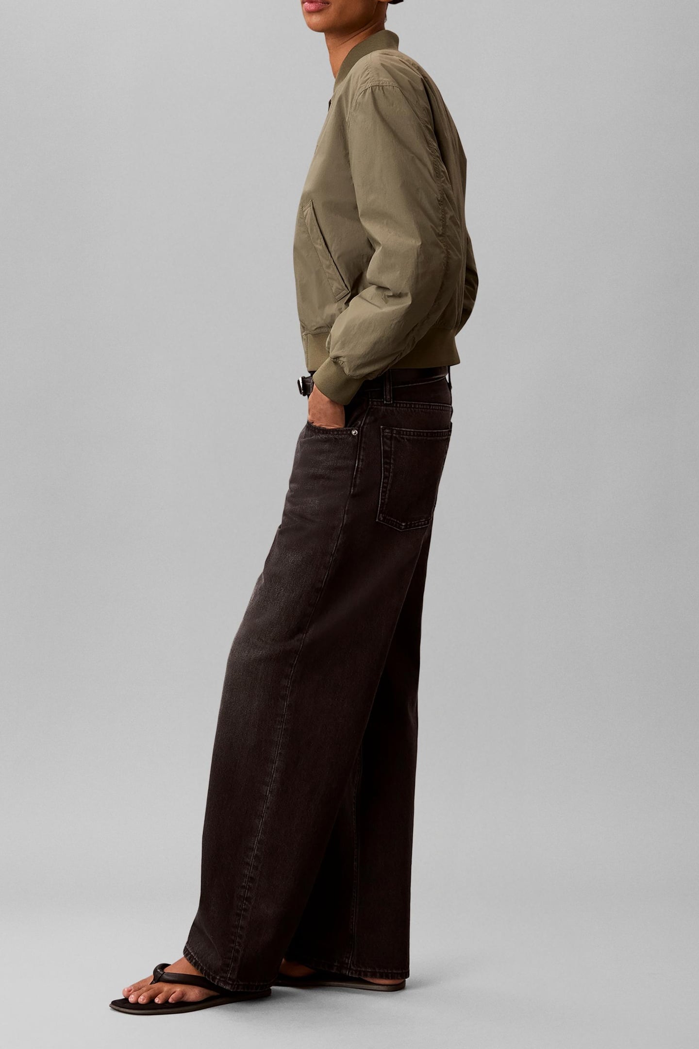 ESSENTIAL NYLON BOMBER DUSTY OLIVE 5