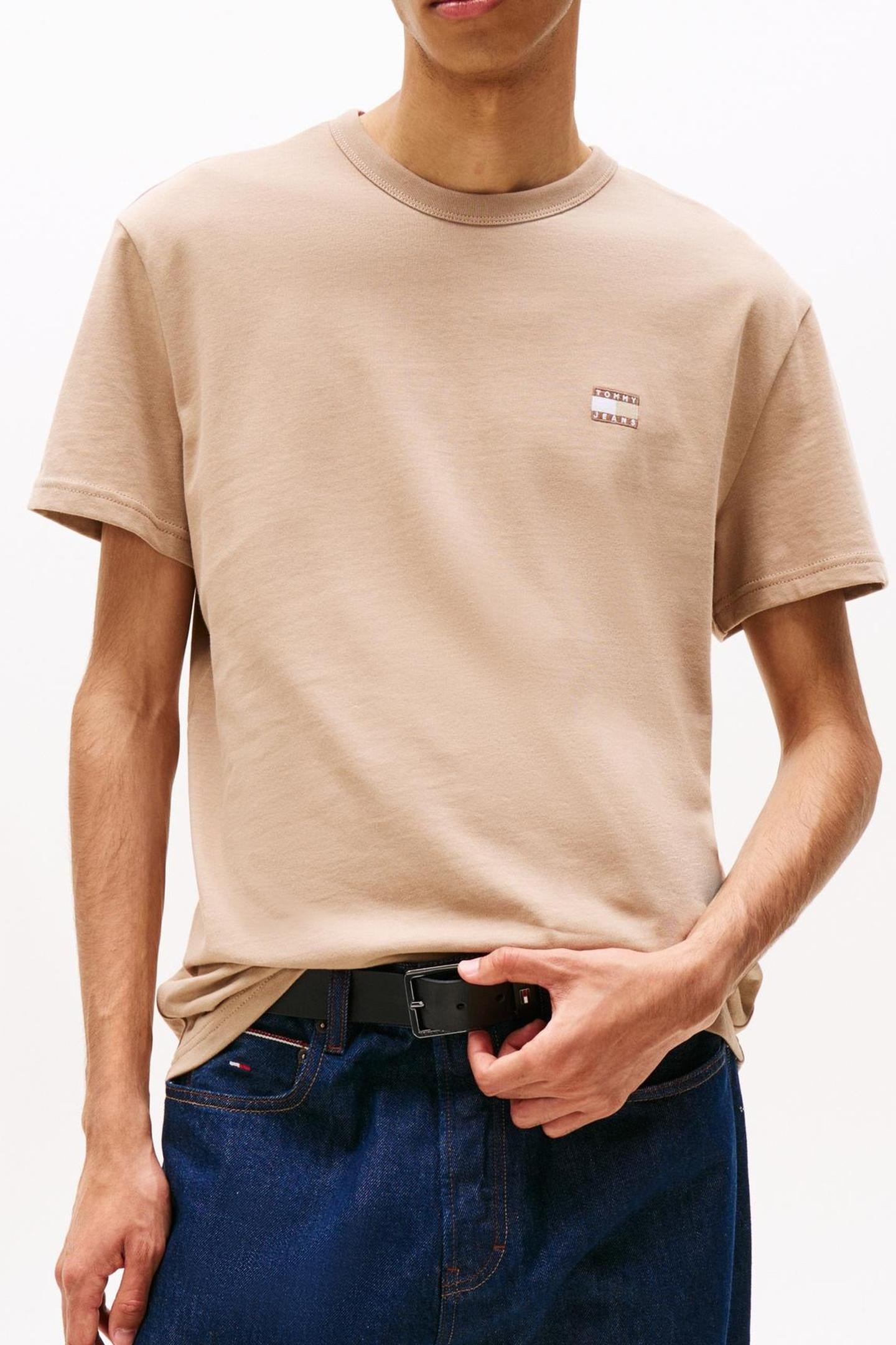 TJM REG BADGE TEE COASTAL TAUPE TONAL 1