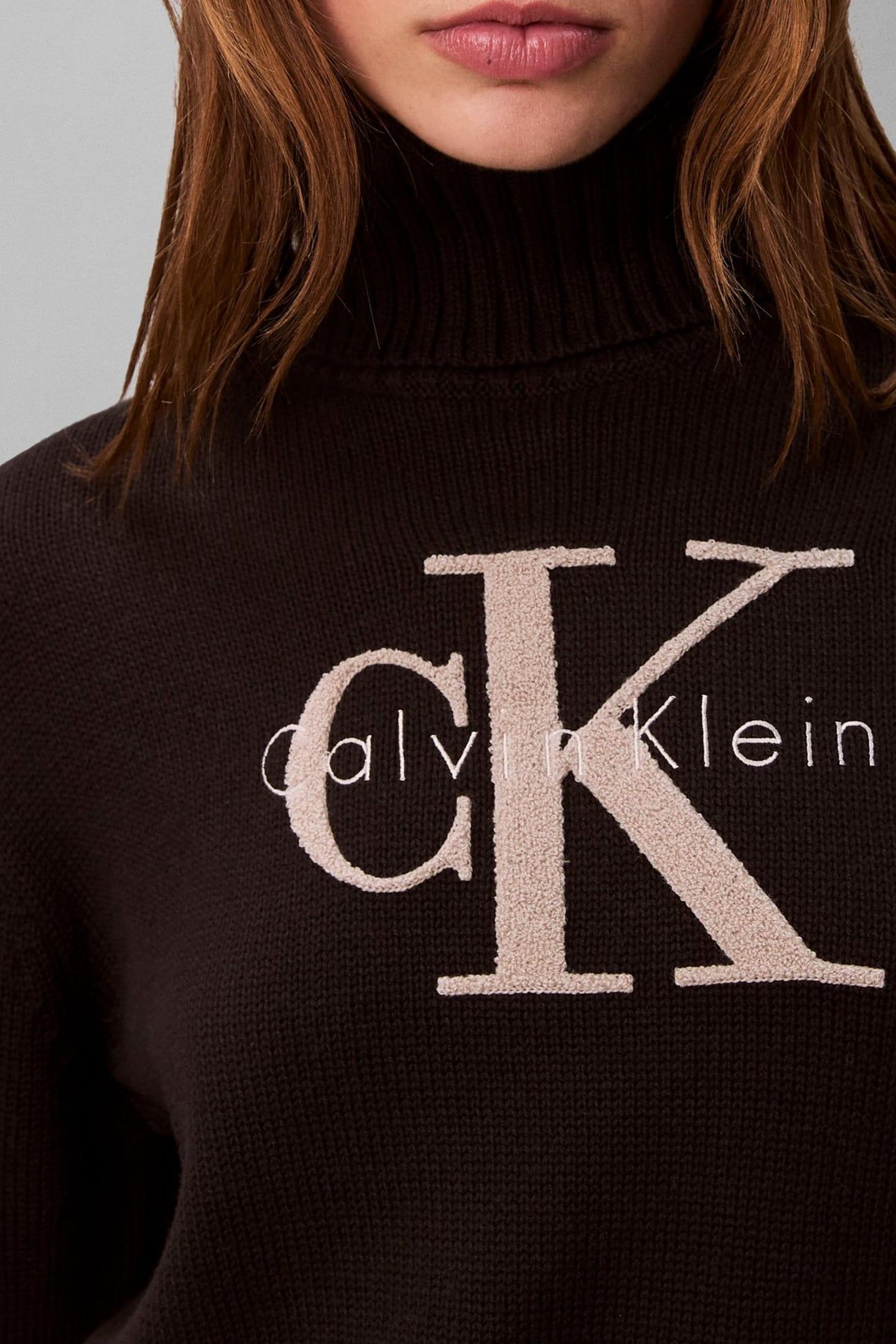 CHENILLE MONOLOGO SWEATER BLACK 4