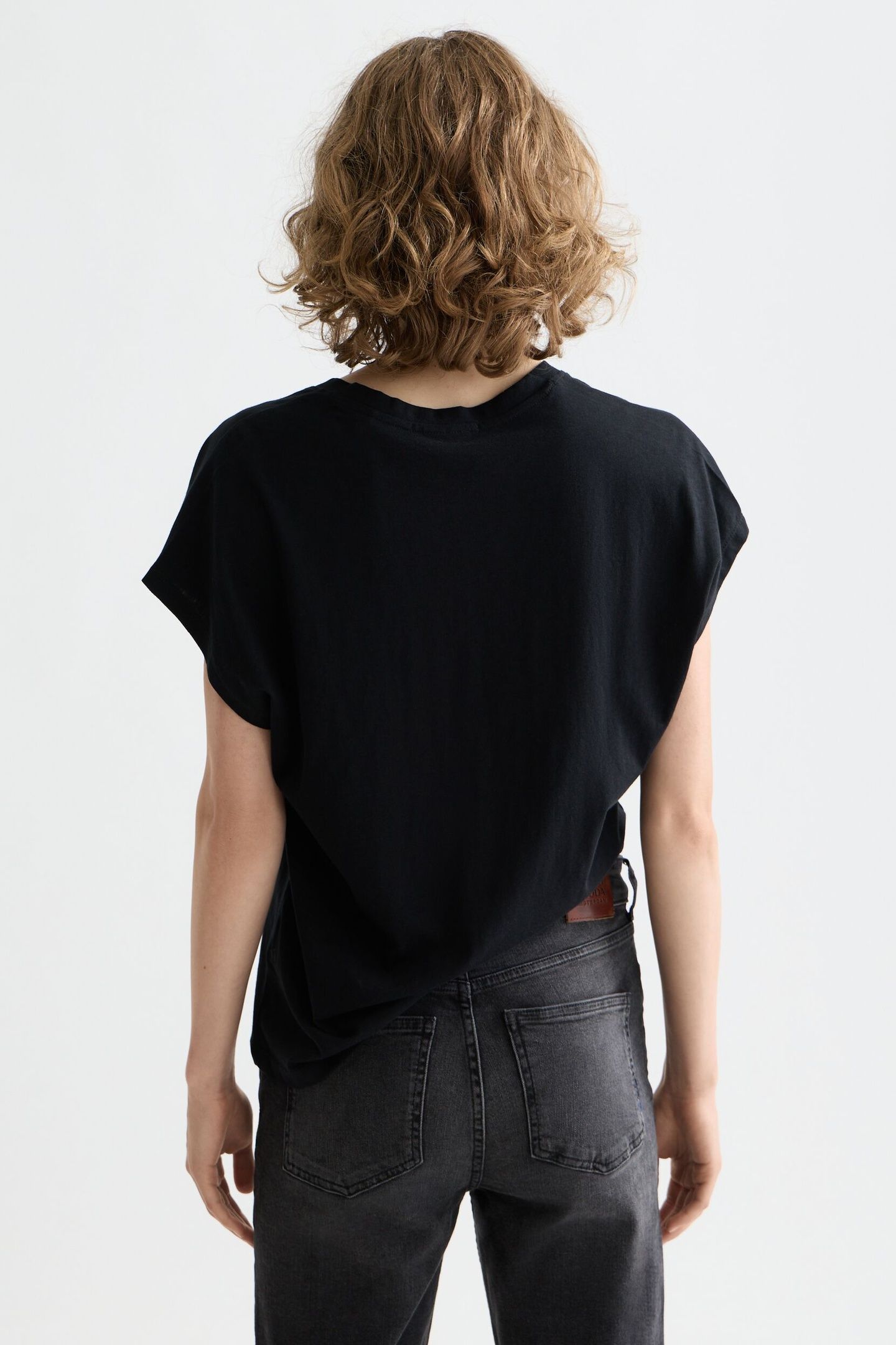 SLUB V-NECK T-SHIRT BLACK 3