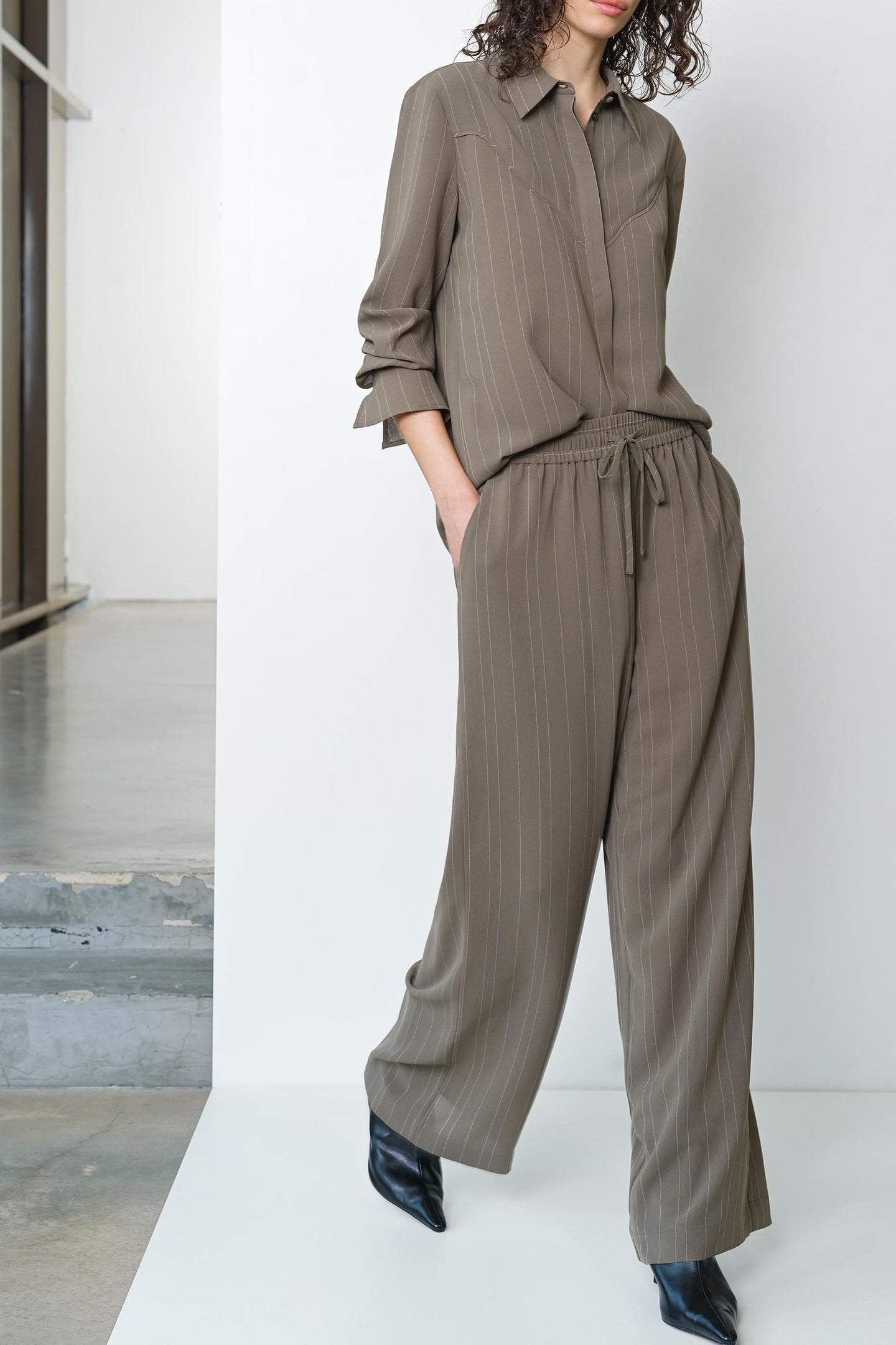 ERMA PINSTRIPE CONTRAST YOKE VINTAGE KHAKI/WHITE 3