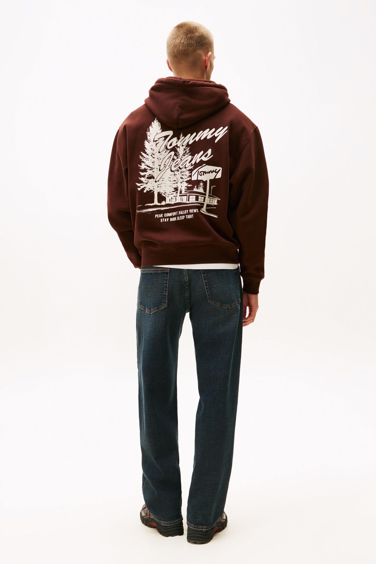 TJM RELAXED NOVELTY GRAPHIC RICH BROWN 2