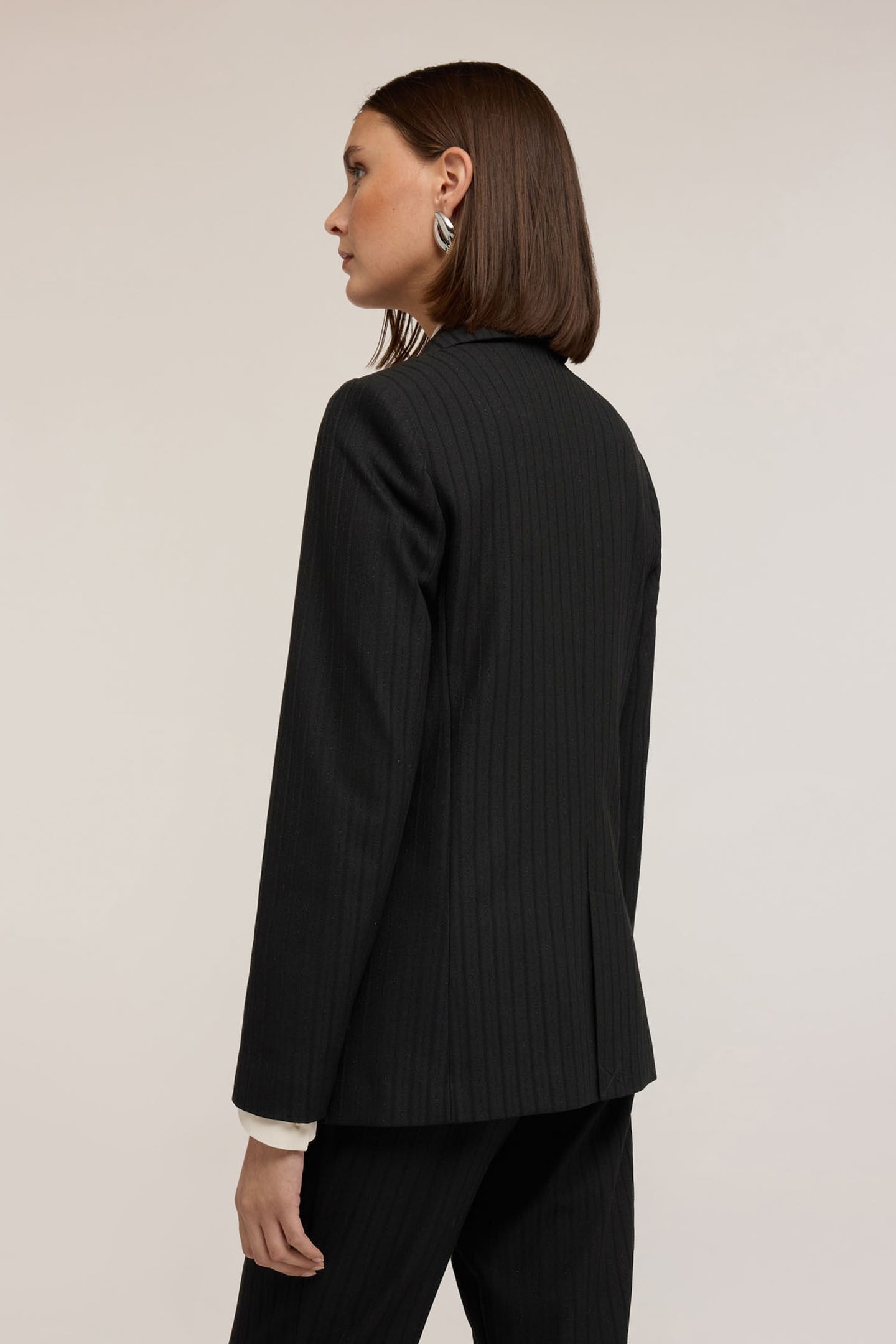 STRUCTURED DOUBLE-BREASTED PINSTRIPE JACKET BLACK 3