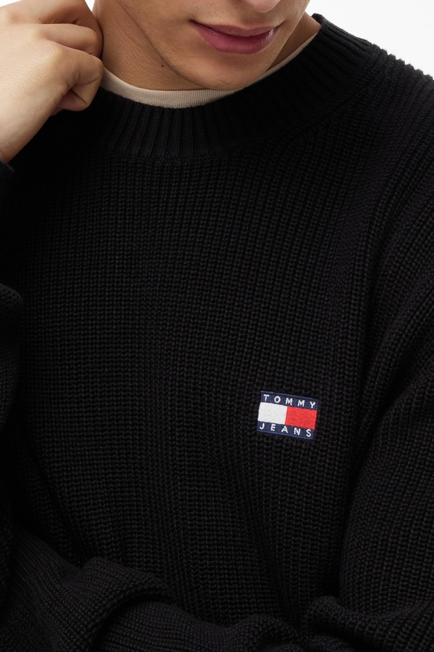 TJM REG BADGE SWEATER BLACK 5