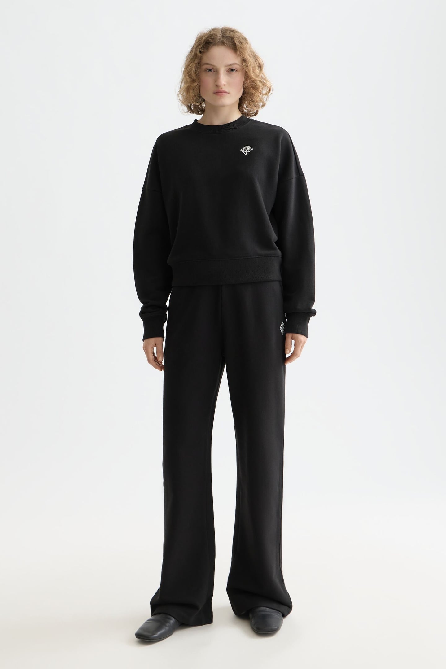 EMBROIDERED LOGO SWEATSHIRT BLACK 2