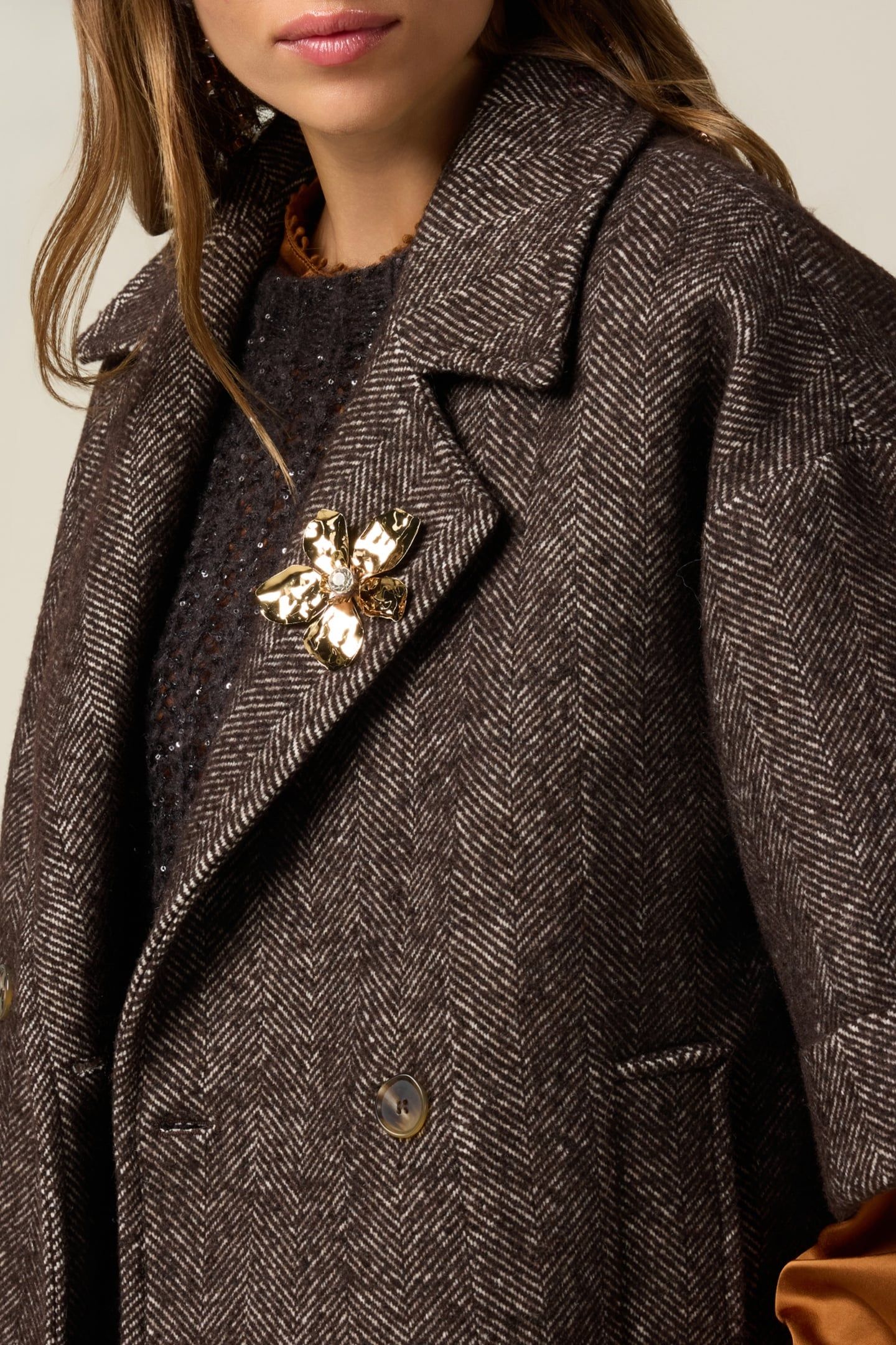 DOUBLE-BREASTED WOOL BLEND CAPE WITH BROOCH BROWN 4